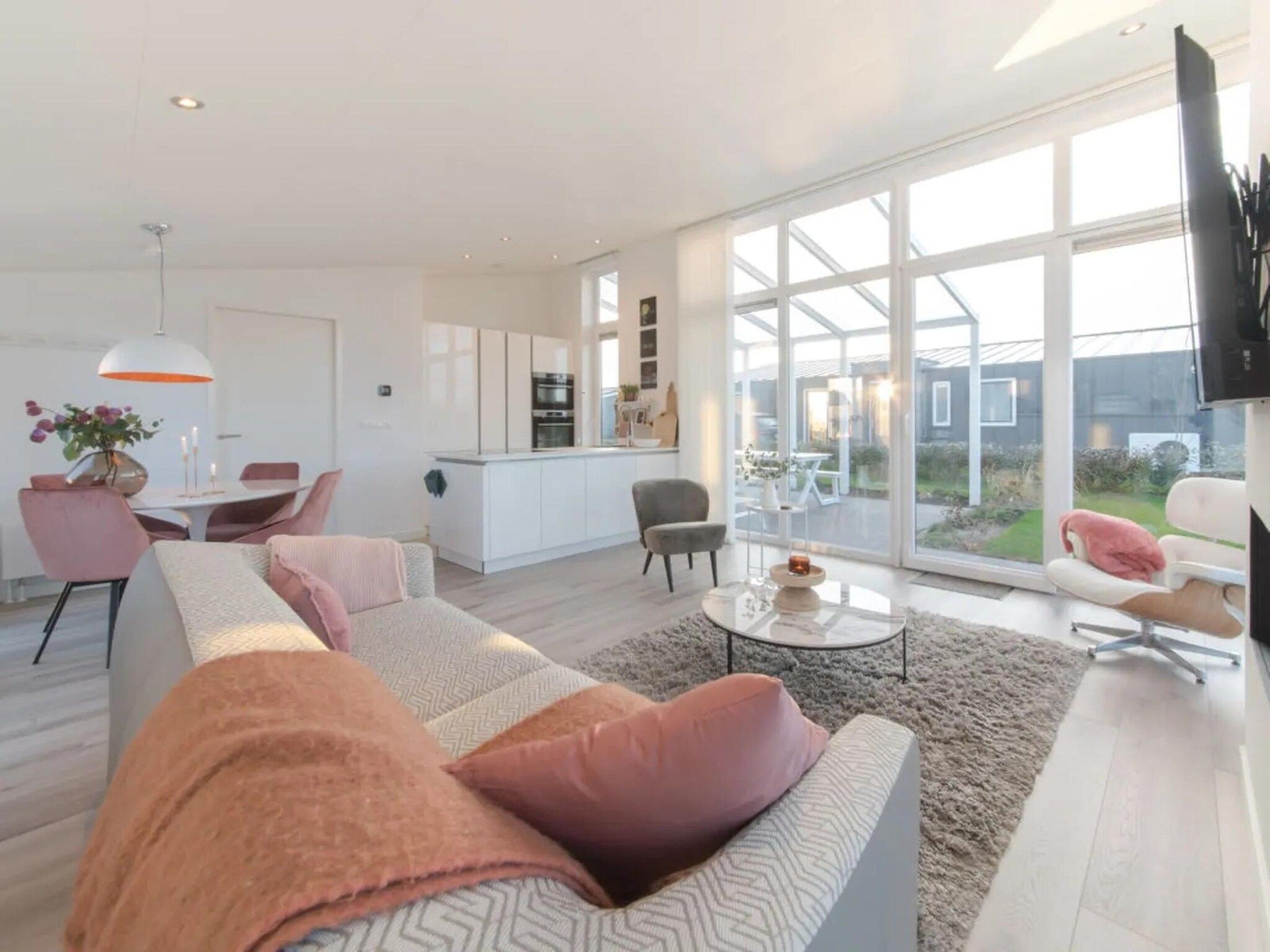 De woonkamer van Water Resort Oosterschelde 73 in Wemeldinge