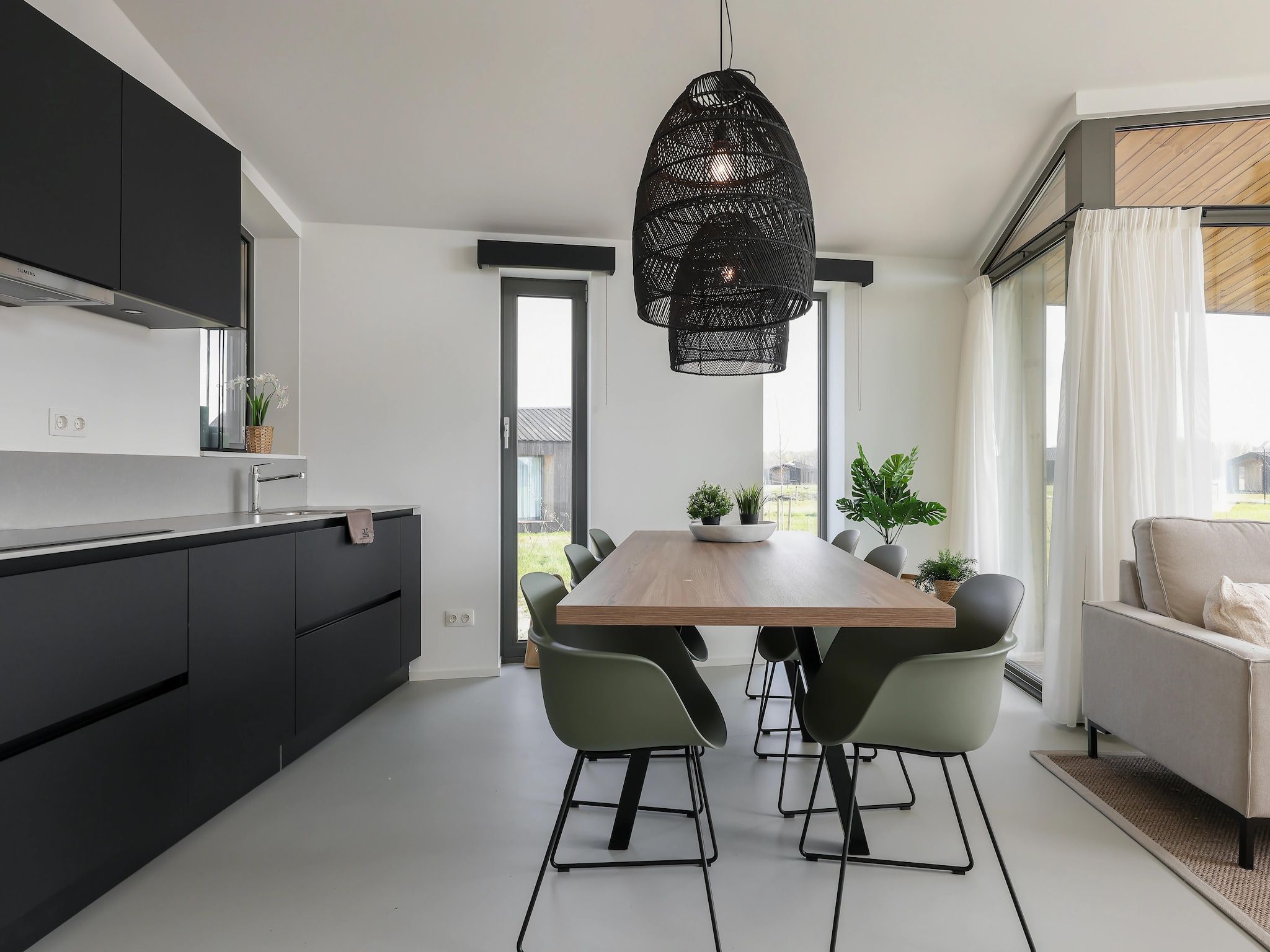 De eetkamer van Heerlijkheid Vlietenburg 12 in Wissenkerke