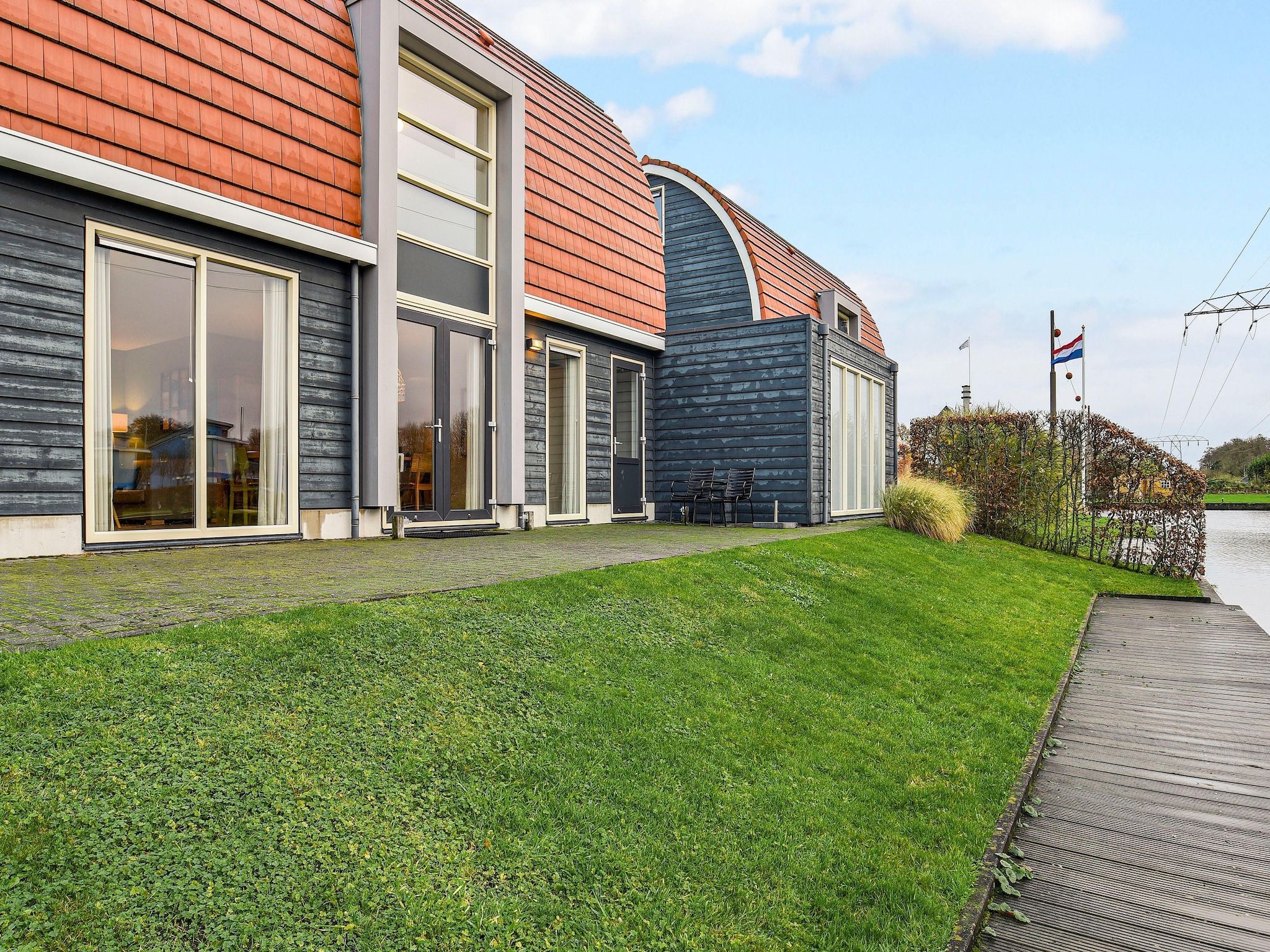 De tuin van Waterpark De Bloemert 1 in Midlaren