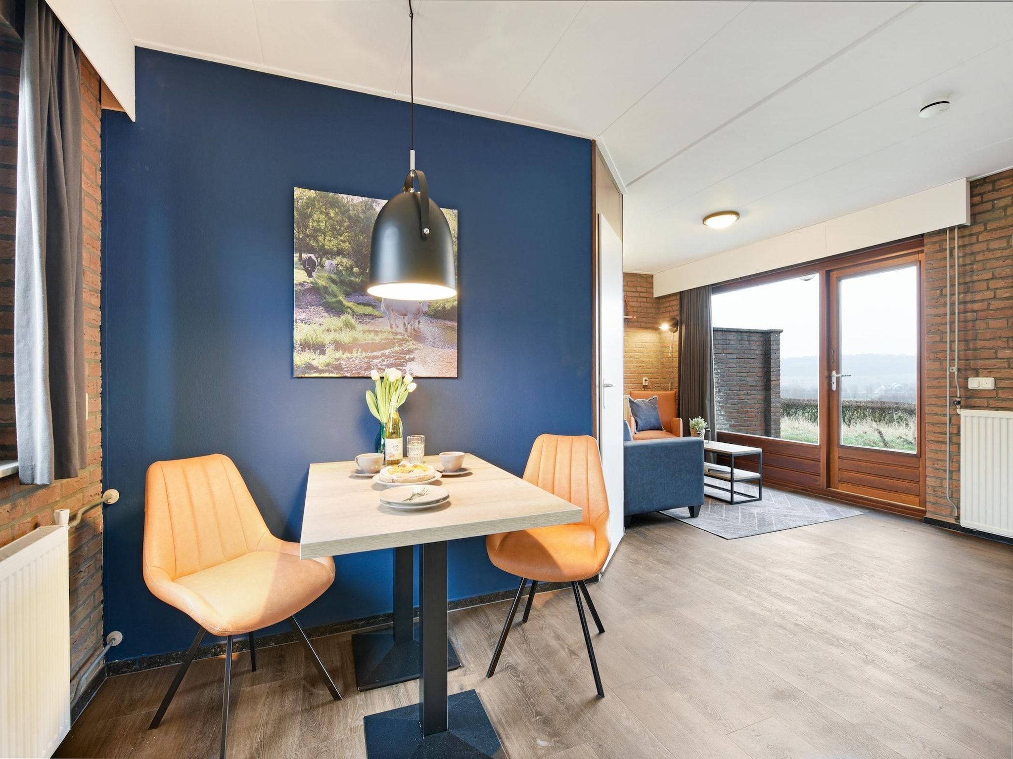 De eetkamer van Bungalow 2A in Vijlen