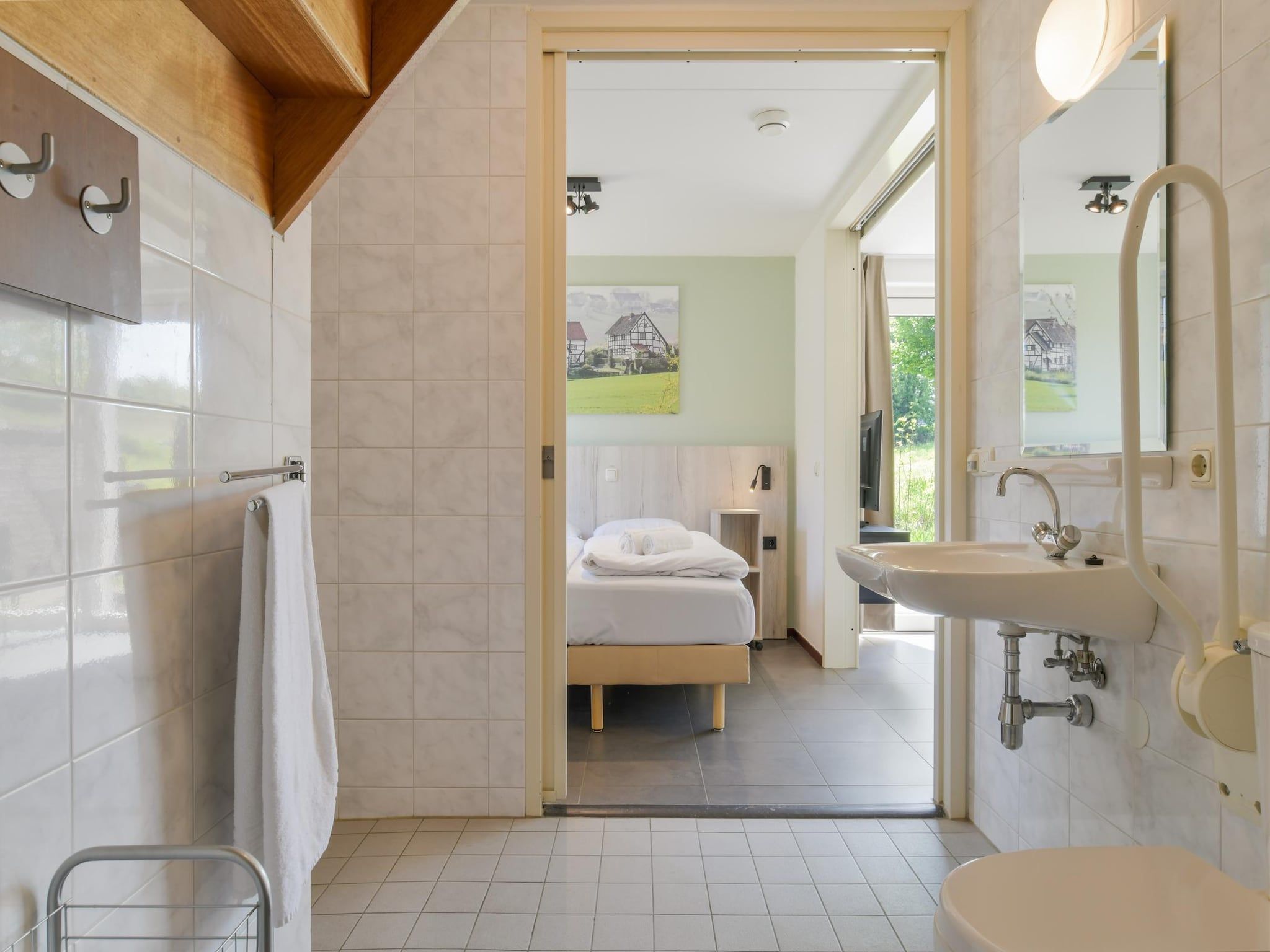 De badkamer van Vakantiepark Reevallis 5 in Vijlen