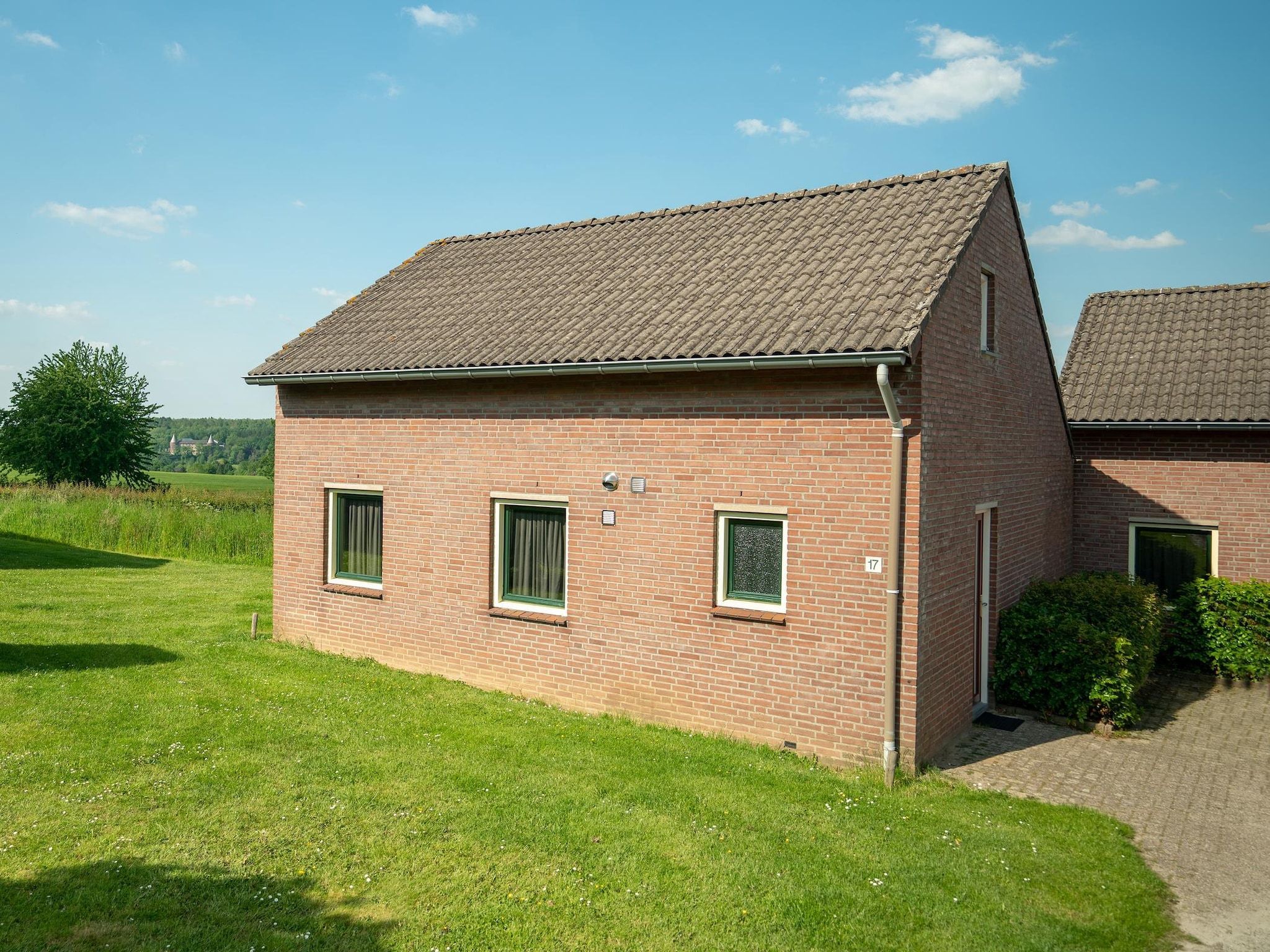 De buitenkant van Vakantiepark Reevallis 7 in Vijlen