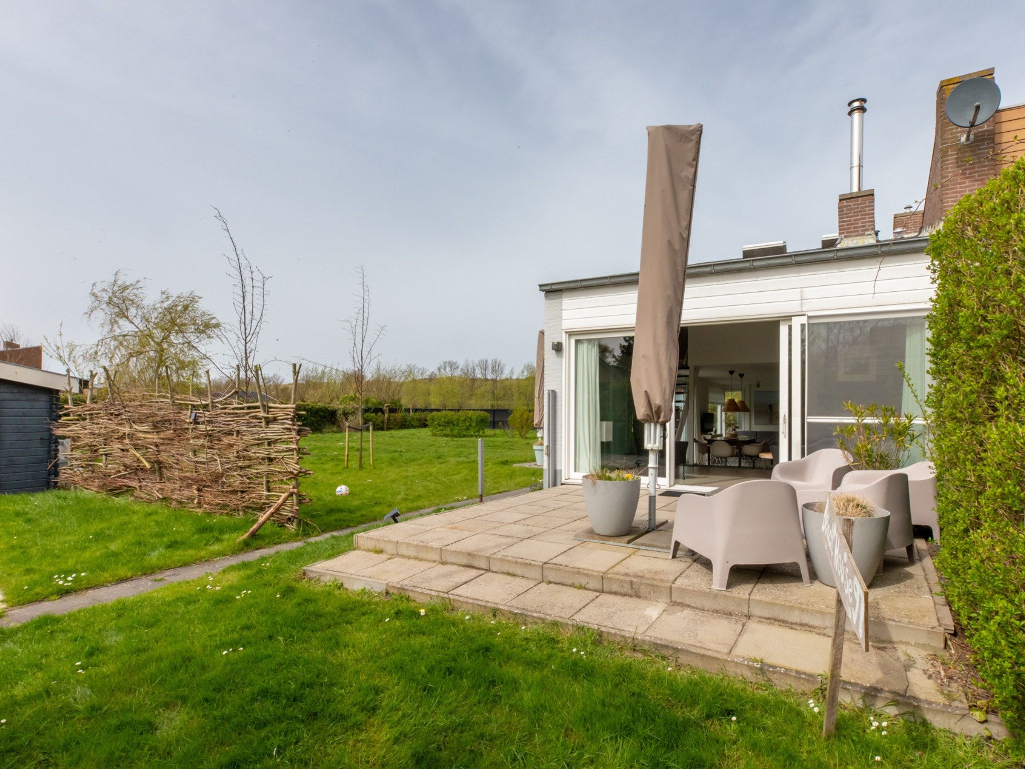 Het terras van Vakantiehuis - Lepelblad 97 in Nieuwvliet