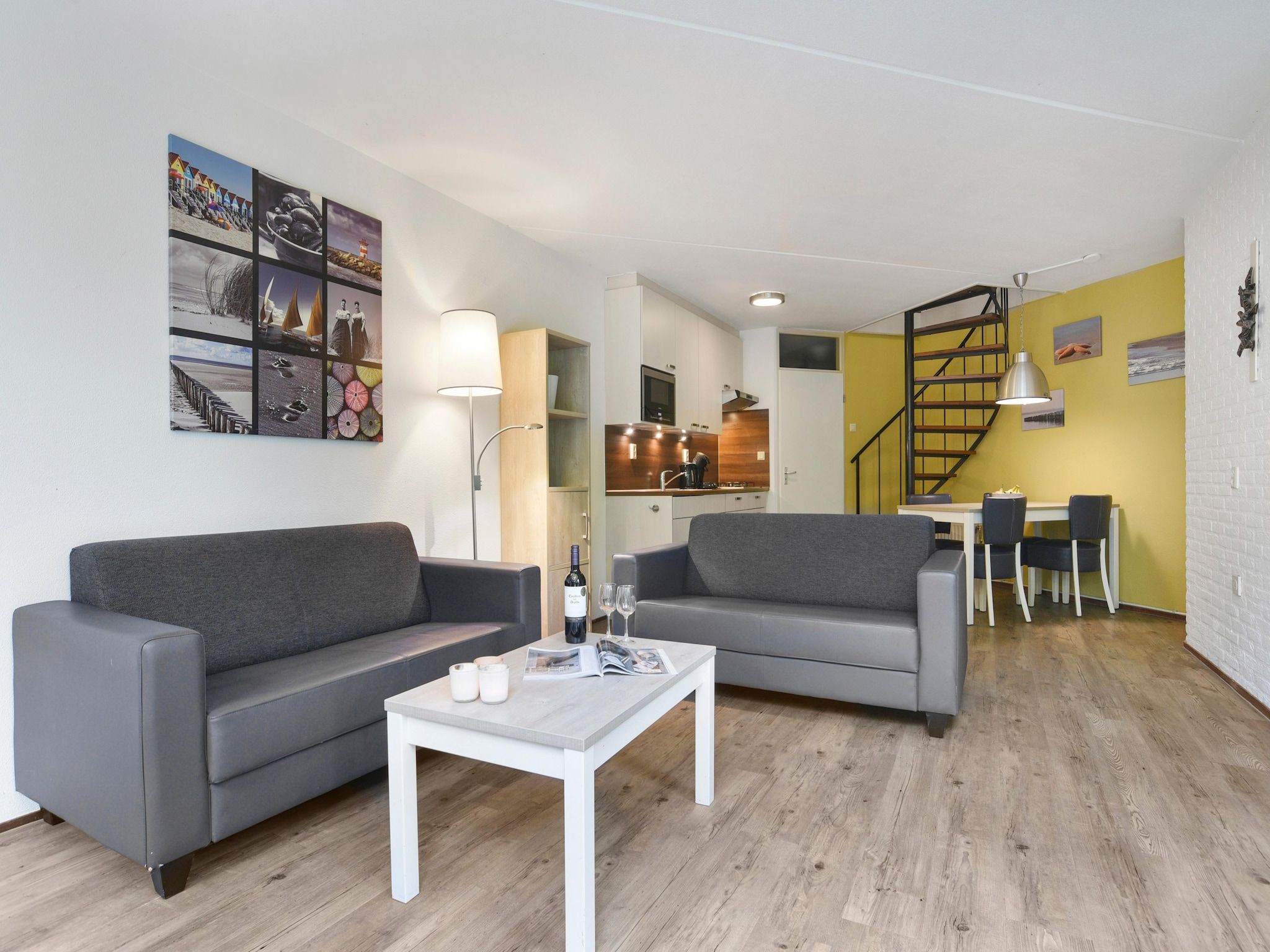 De woonkamer van Parc Port Greve 7 in Brouwershaven