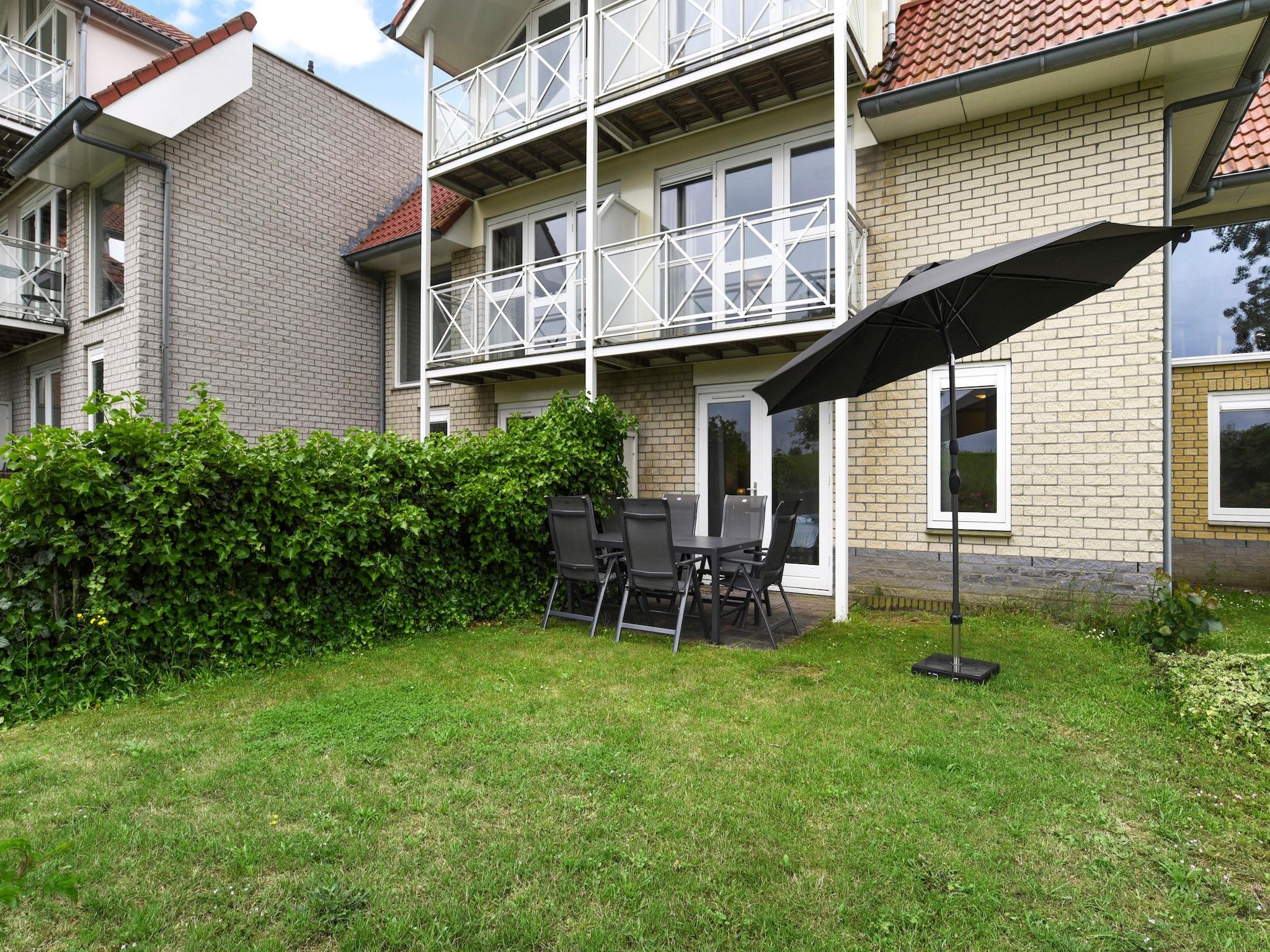 Het terras van Parc Port Greve 21 in Brouwershaven
