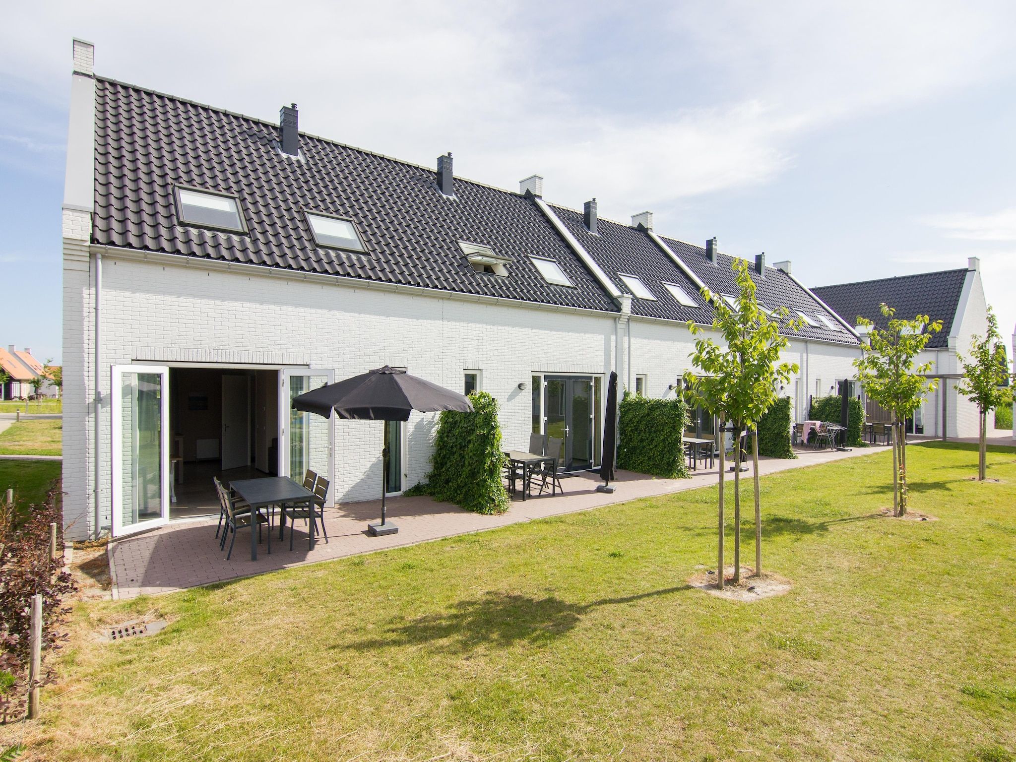 Het terras van Strand Resort Nieuwvliet-Bad 5 in Nieuwvliet