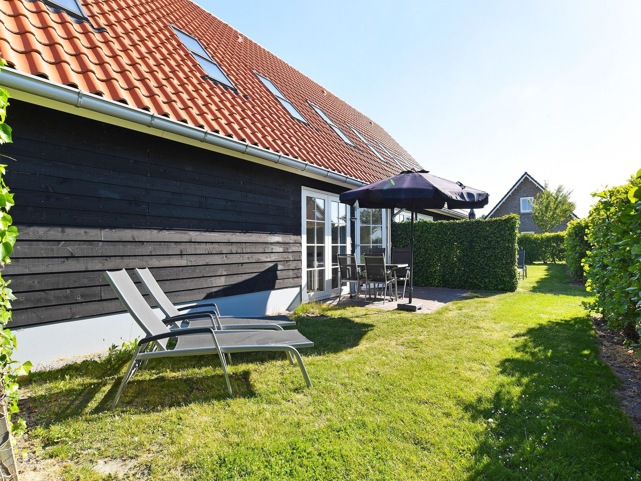 Het terras van Strand Resort Nieuwvliet-Bad 6 in Nieuwvliet