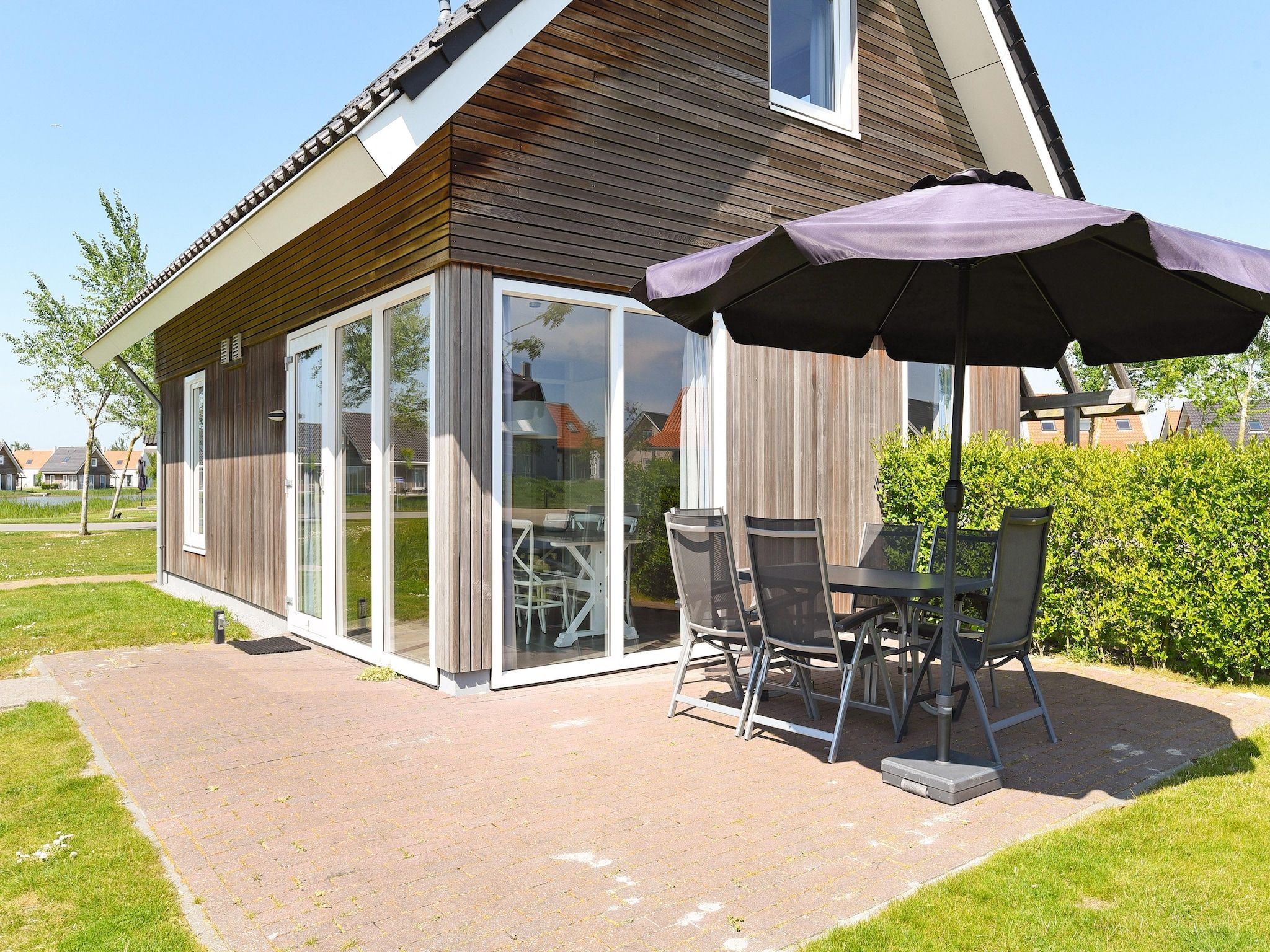 Het terras van Strand Resort Nieuwvliet-Bad 8 in Nieuwvliet