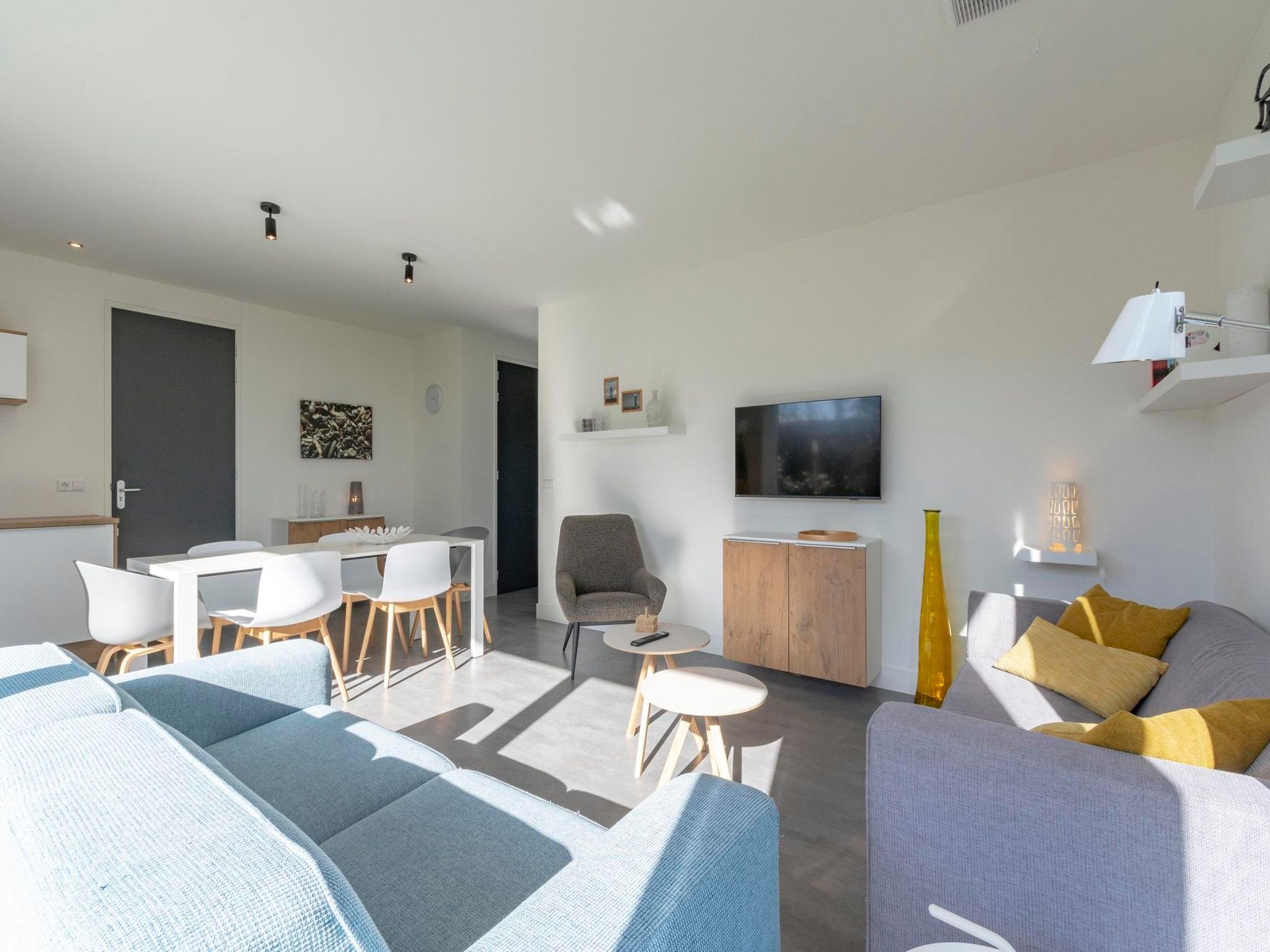 De woonkamer van Bungalow Uitwaayer in Sint Maartensvlotbrug