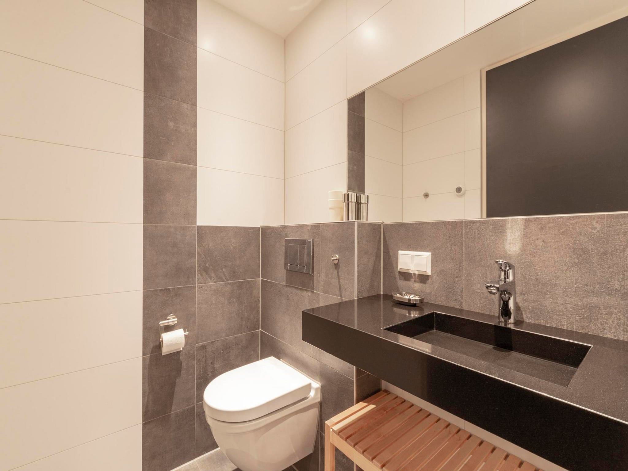 De badkamer van Bungalow Uitwaayer in Sint Maartensvlotbrug