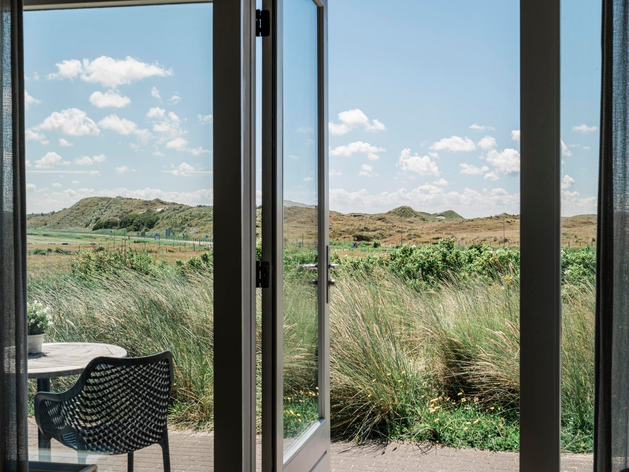 Het uitzicht vanaf Duynsuites aan zee in Callantsoog