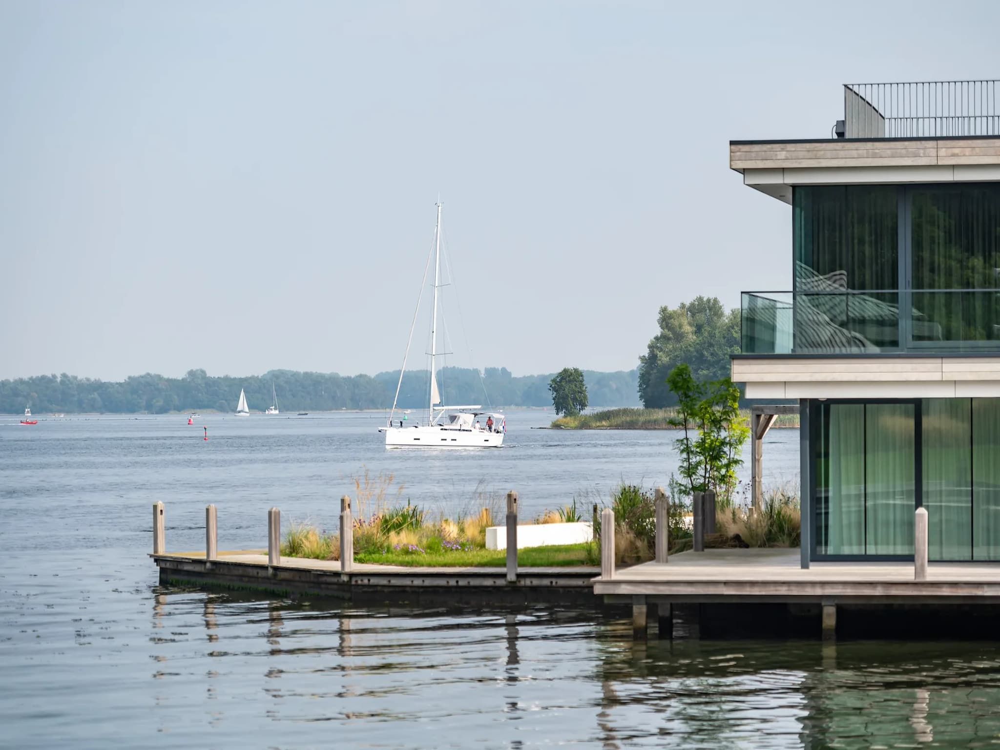 De buitenkant van Harbour Village 3 in Arnemuiden