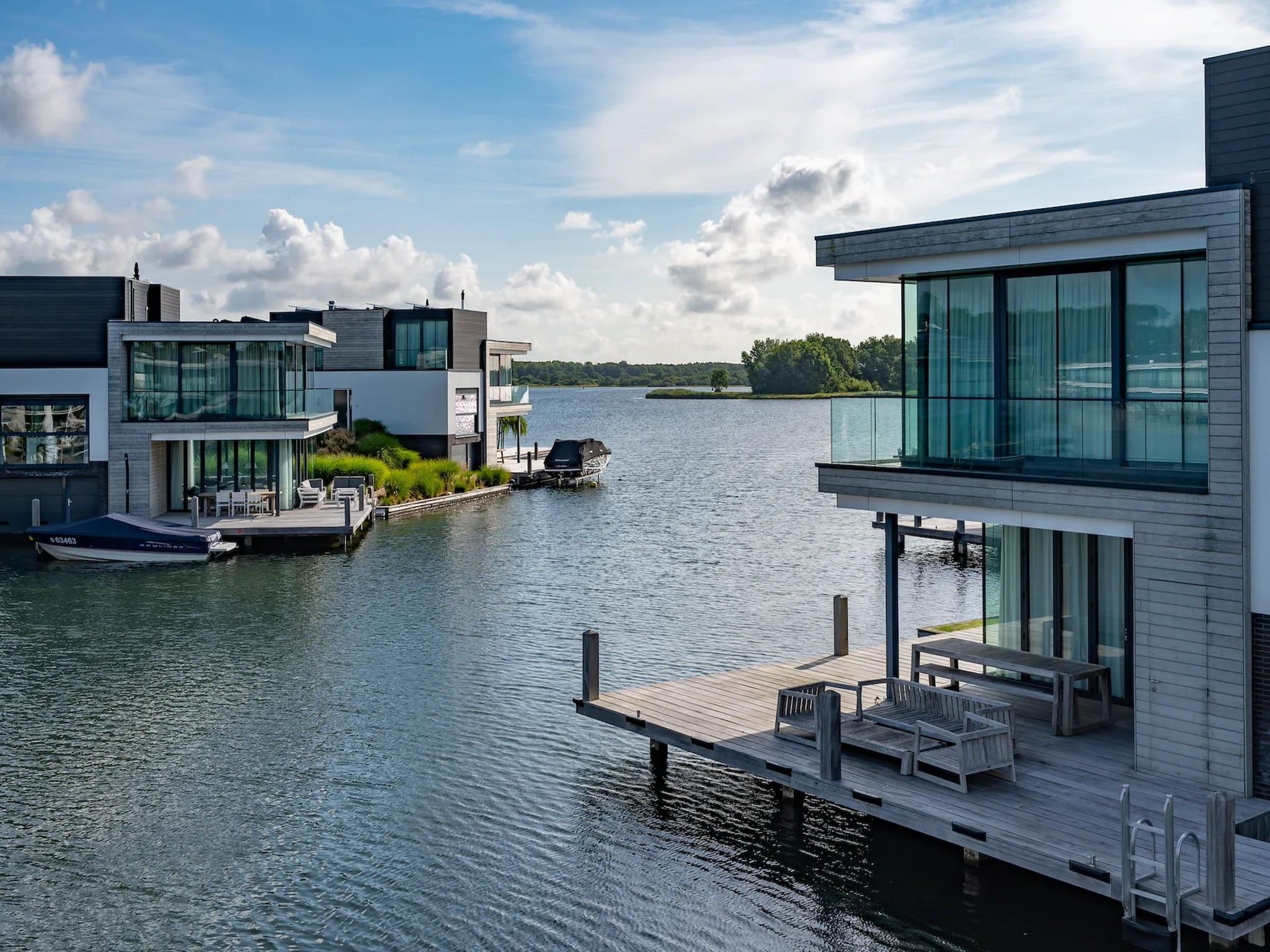 De buitenkant van Harbour Village 3 in Arnemuiden