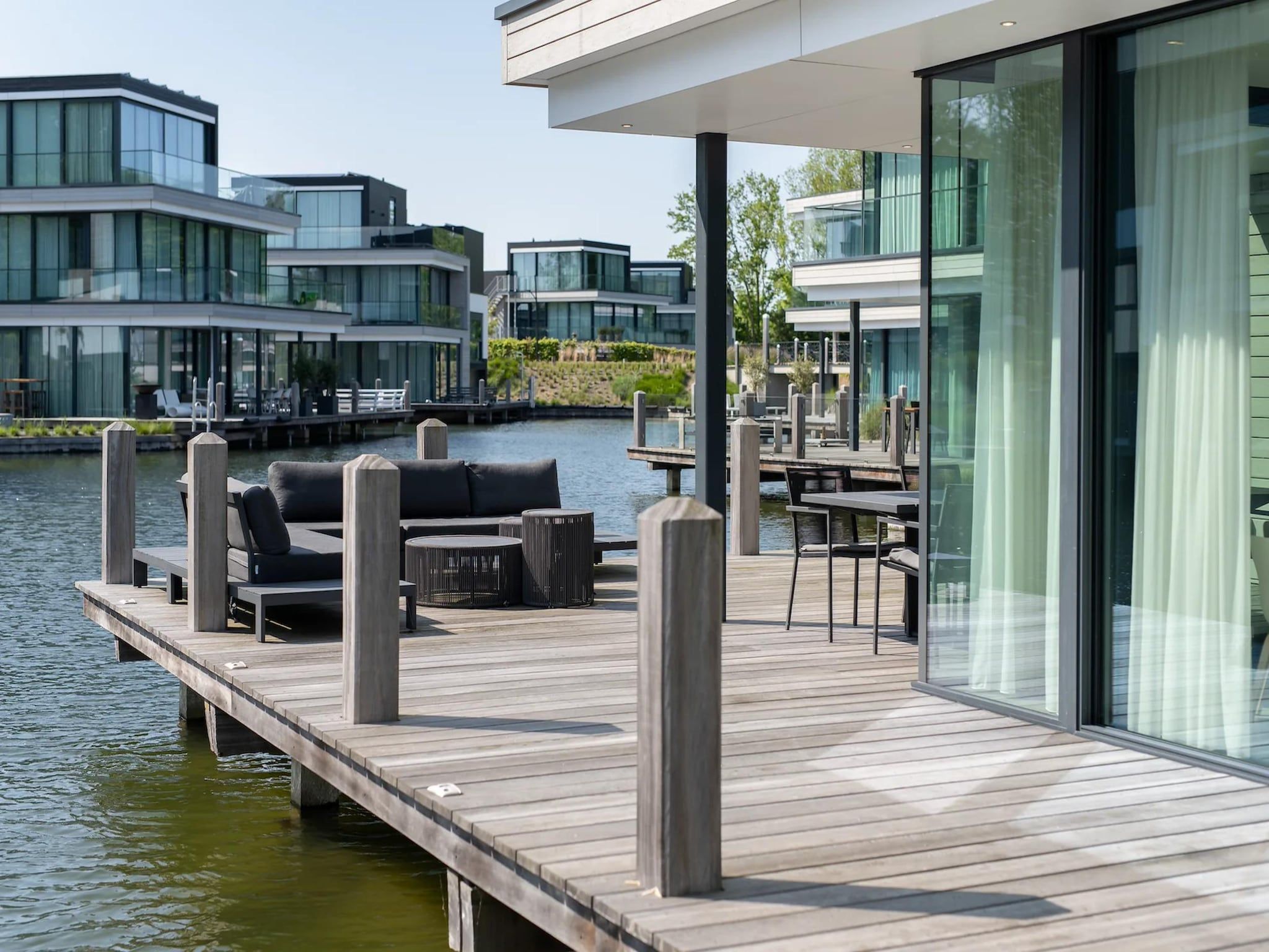 De buitenkant van Harbour Village 5 in Arnemuiden