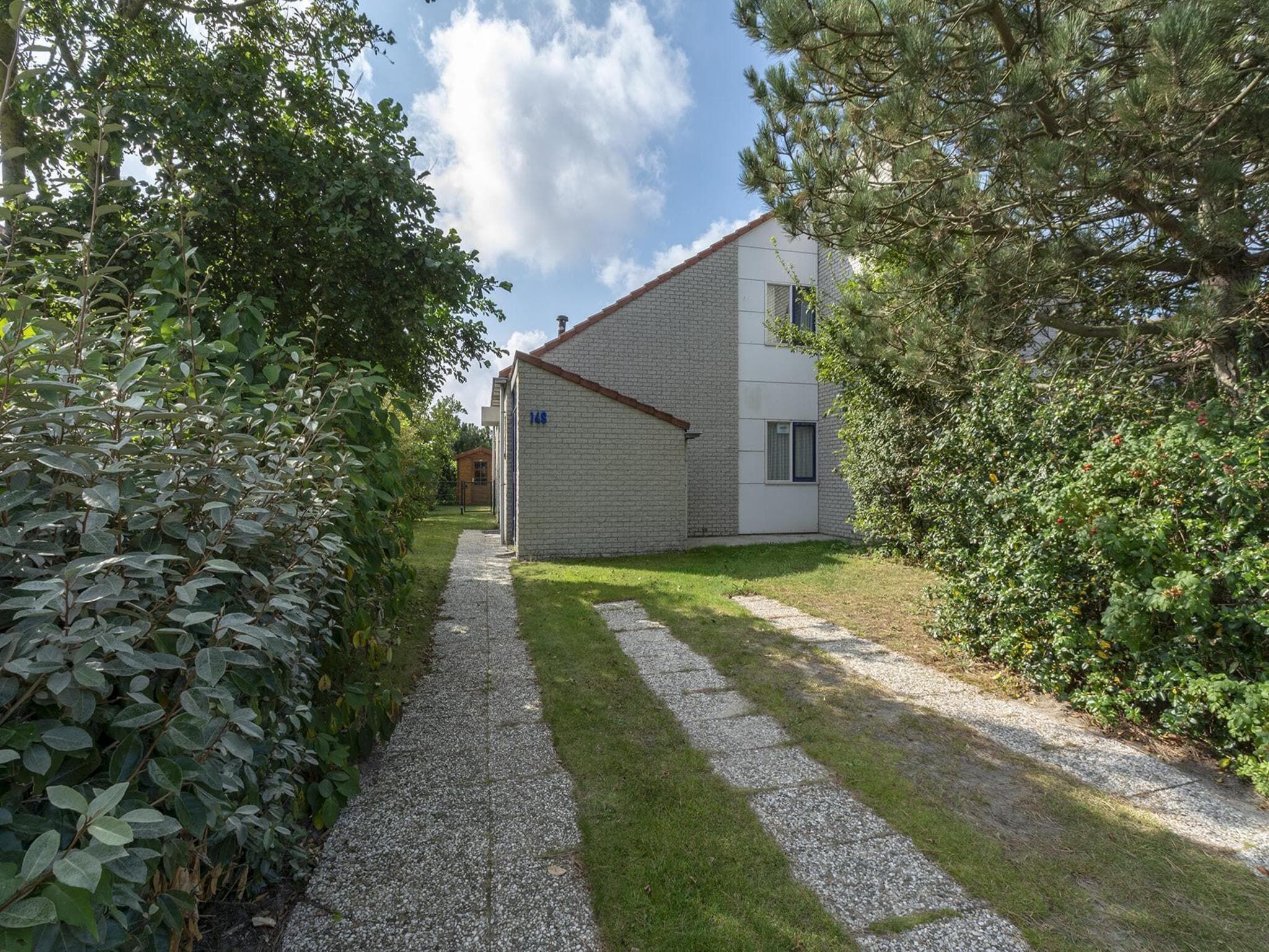 De buitenkant van Ooghduyne 148 in Julianadorp aan Zee