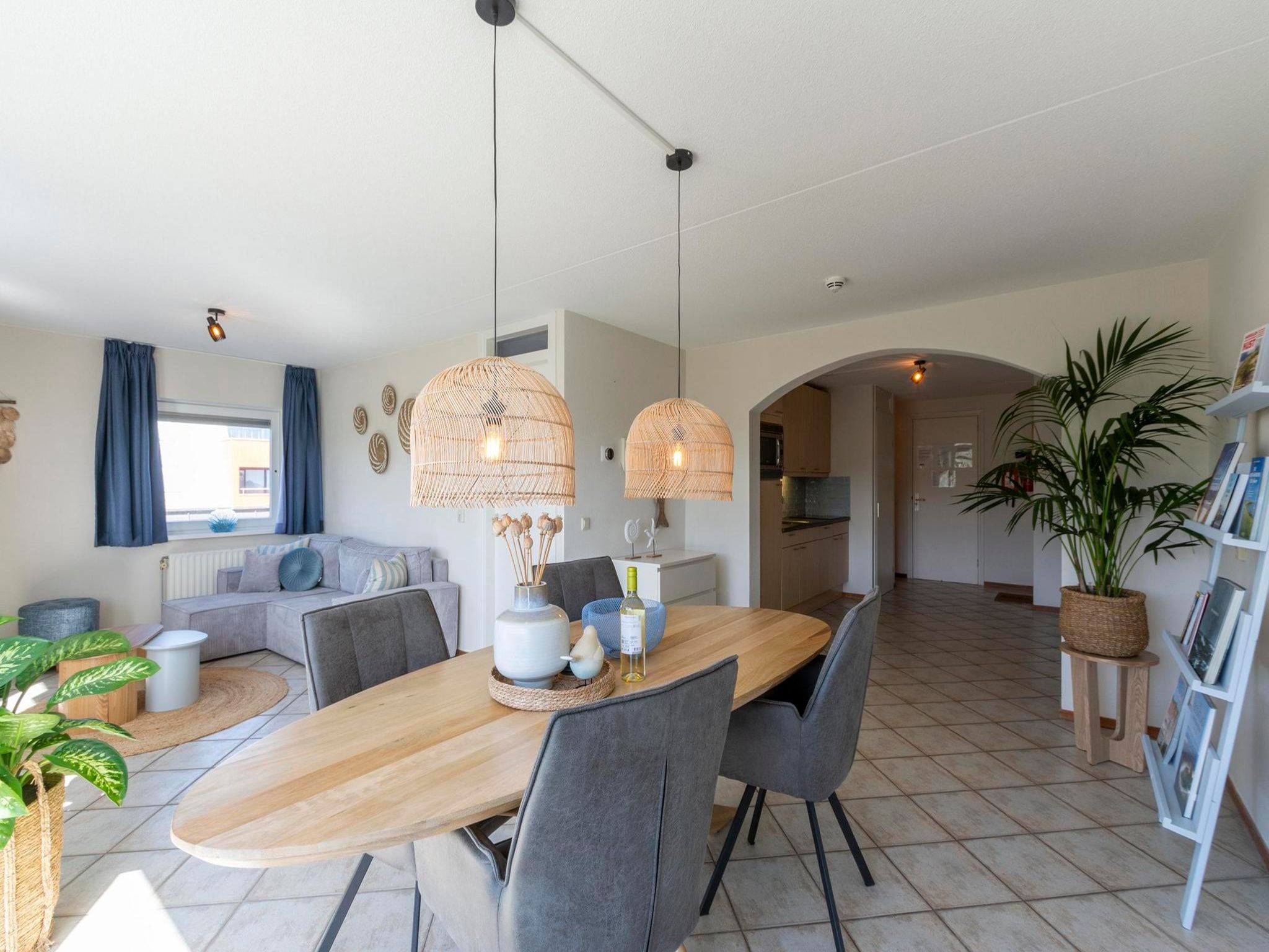 De eetkamer van Wijde Blick 311 in Callantsoog
