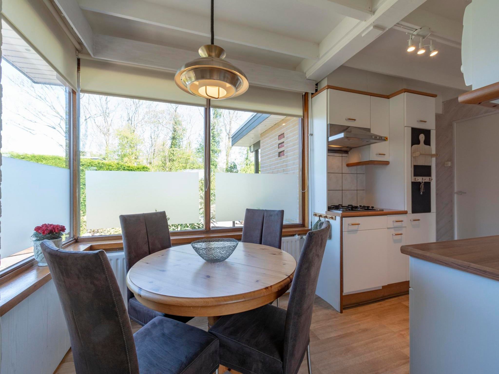 De eetkamer van Wildrijk 152 in Sint Maartenszee