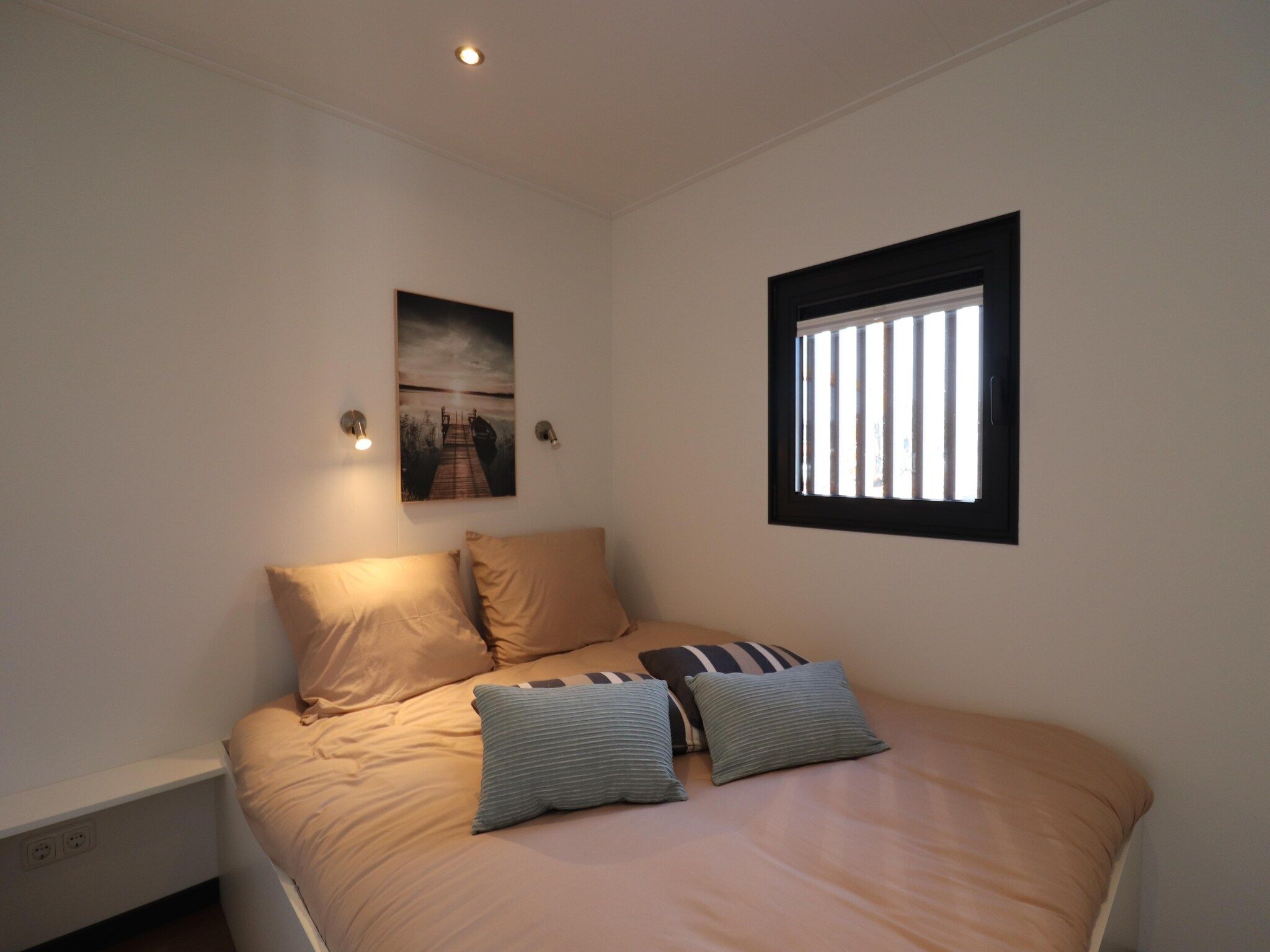 Een slaapkamer van Houseboat Refugio in Lemmer