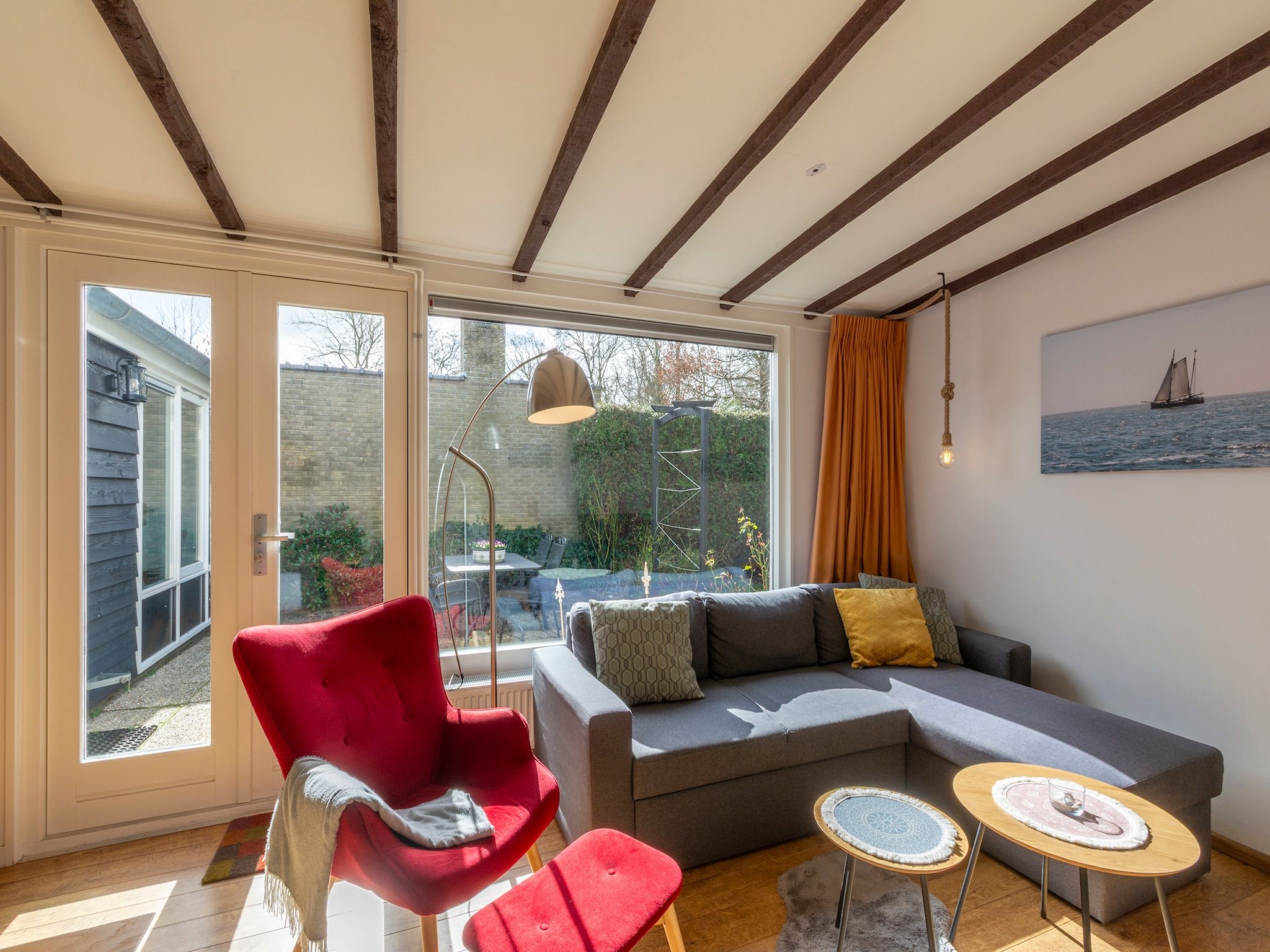 De woonkamer van Duinland 135 in Sint Maartenszee