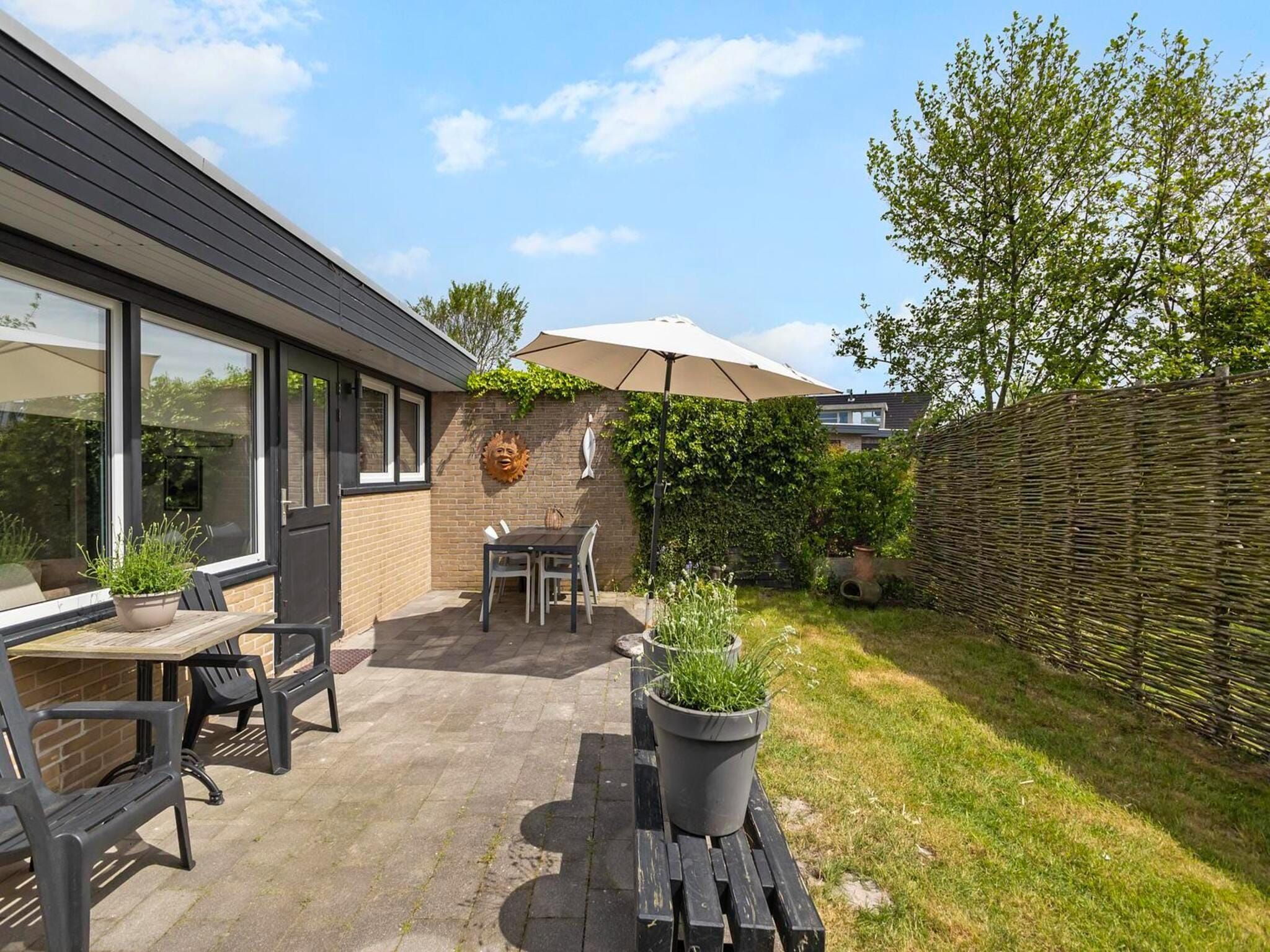 De tuin van Duinland 15 in Sint Maartenszee
