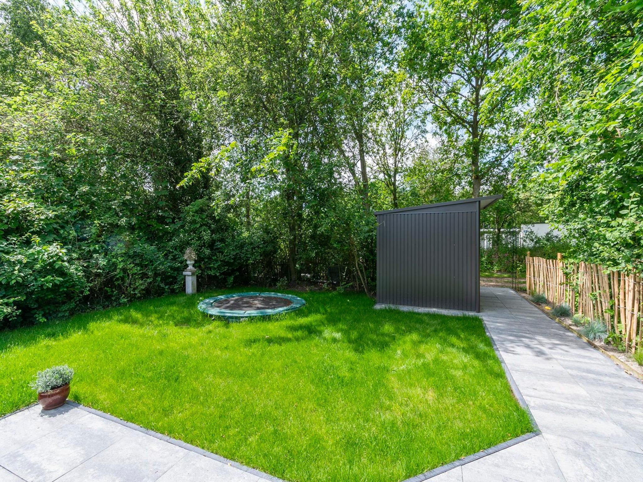 De tuin van Duinland 197 in Sint Maartenszee