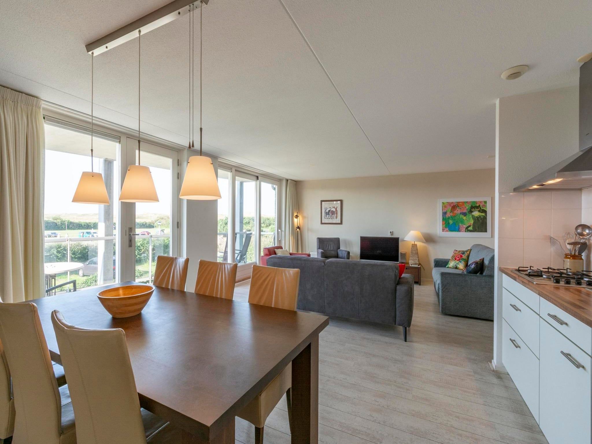 De eetkamer van Strandleven 103 in Groote Keeten