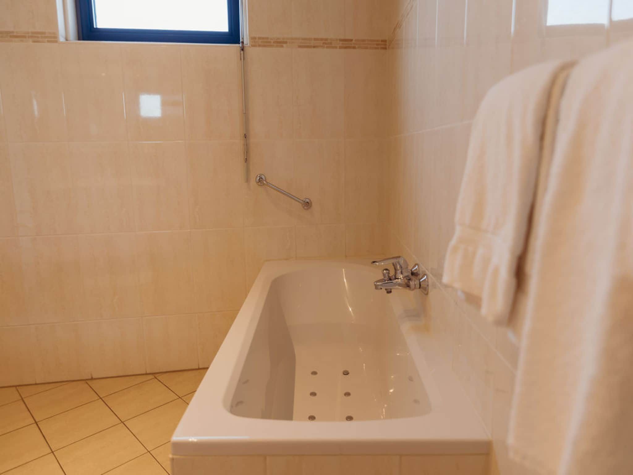 De badkamer van De Vlijt - Business class in De Cocksdorp