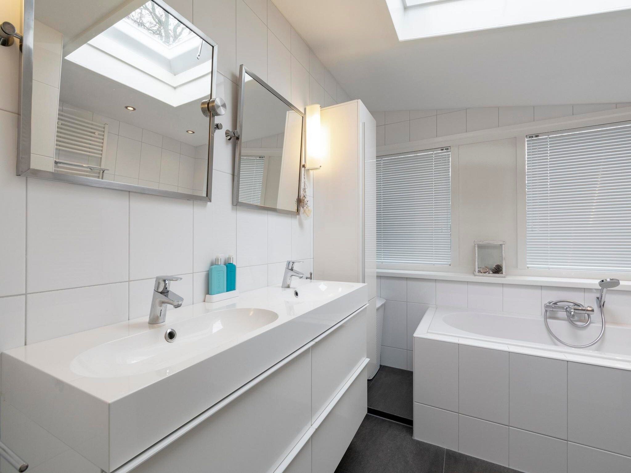 De badkamer van Duinland 68 in Sint Maartenszee