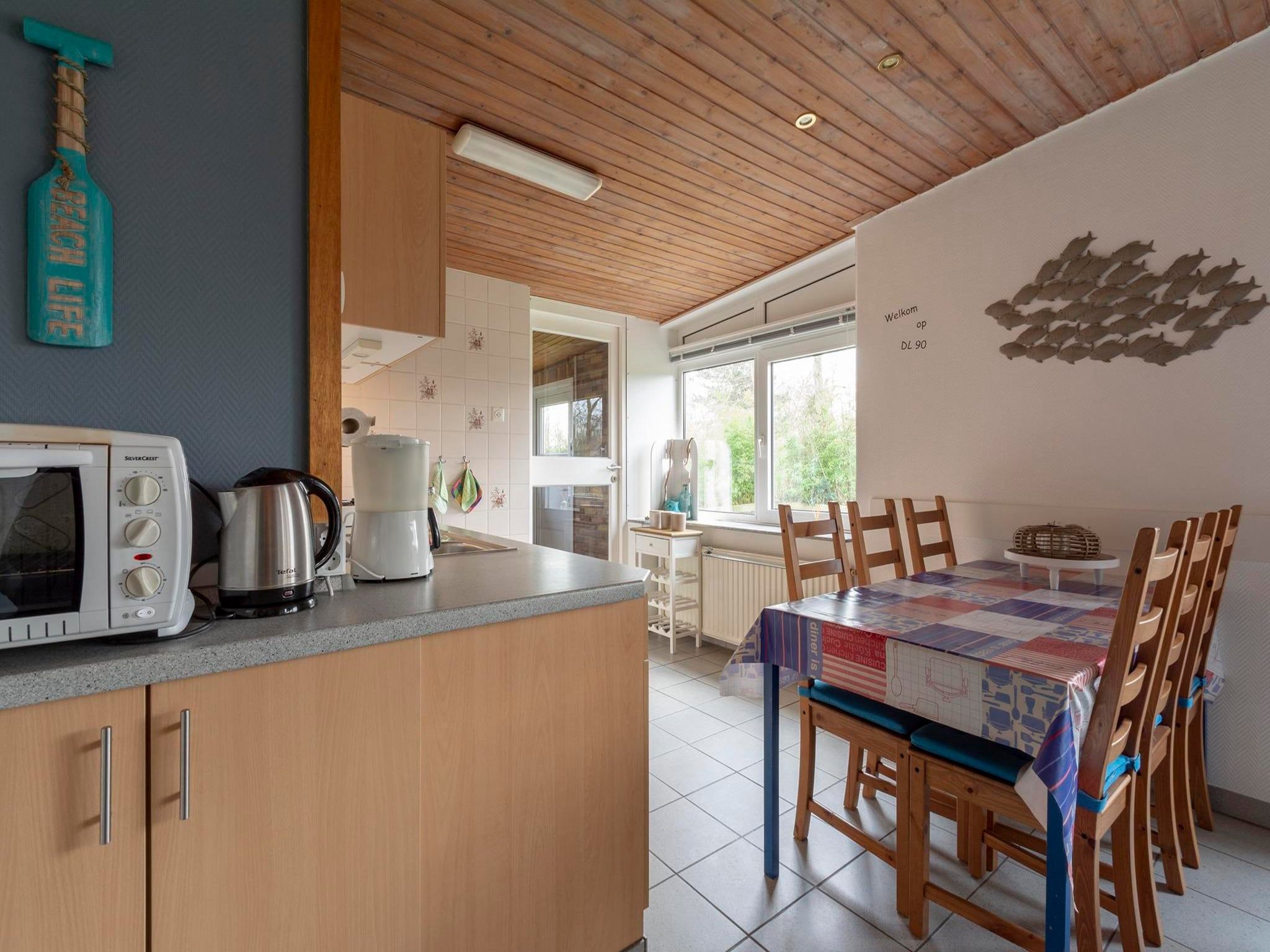 De eetkamer van Duinland 90 in Sint Maartenszee