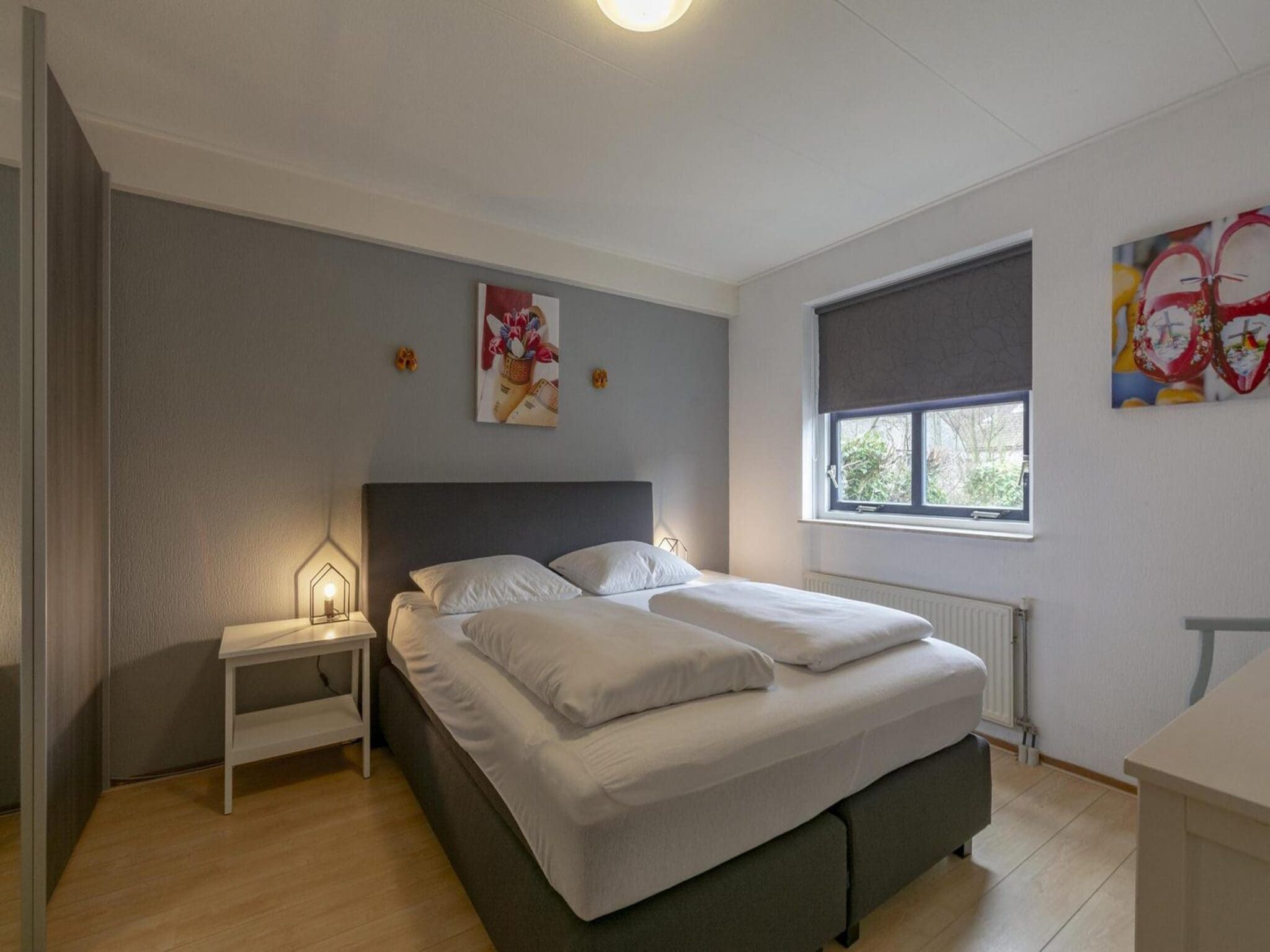Een slaapkamer van Ooghduyne 75 in Julianadorp aan Zee