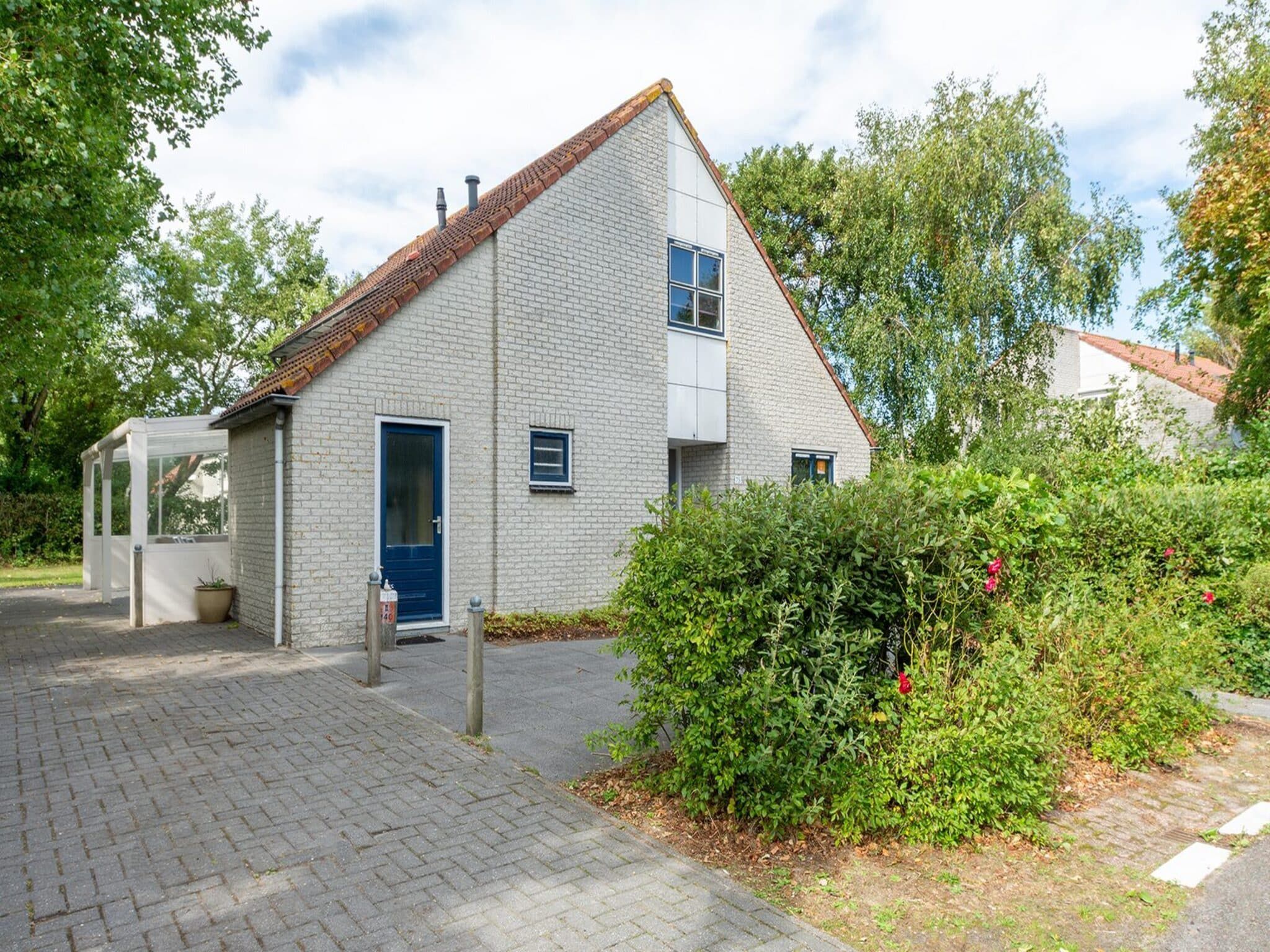 De buitenkant van Ooghduyne 75 in Julianadorp aan Zee