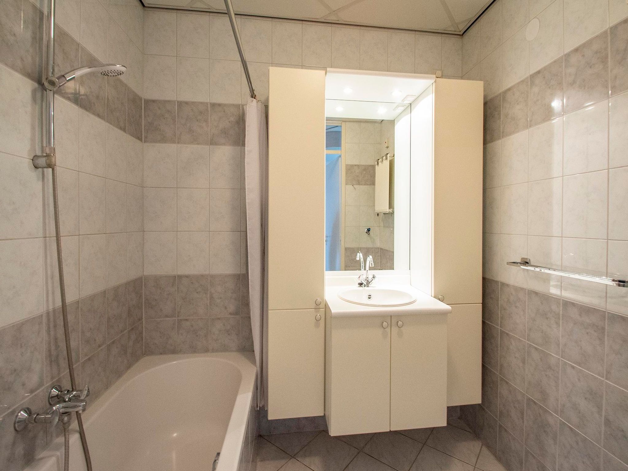 De badkamer van Strandslag 107 in Julianadorp aan Zee