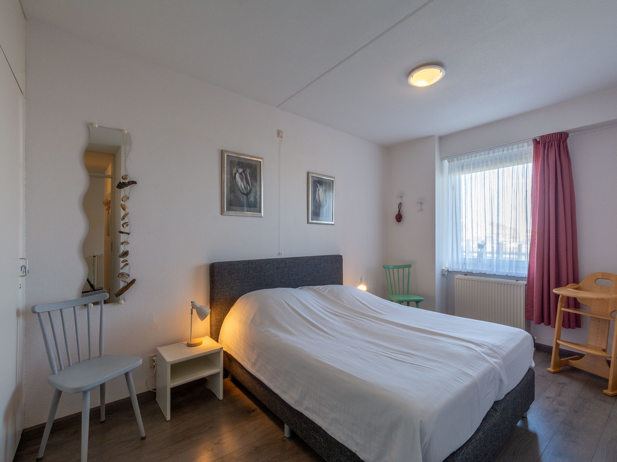 Een slaapkamer van Strandslag 157 in Julianadorp aan Zee