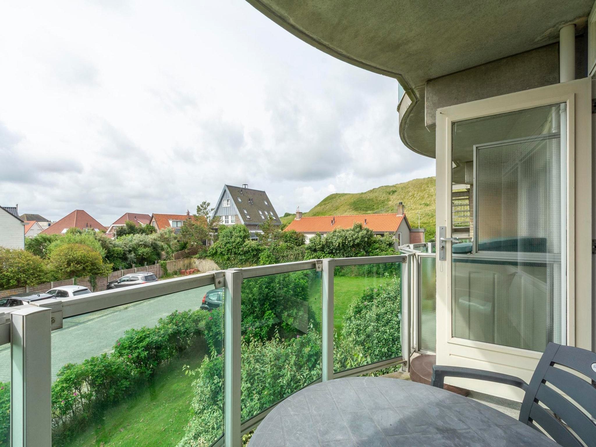 Het terras van Beach Appartement 29 in Callantsoog