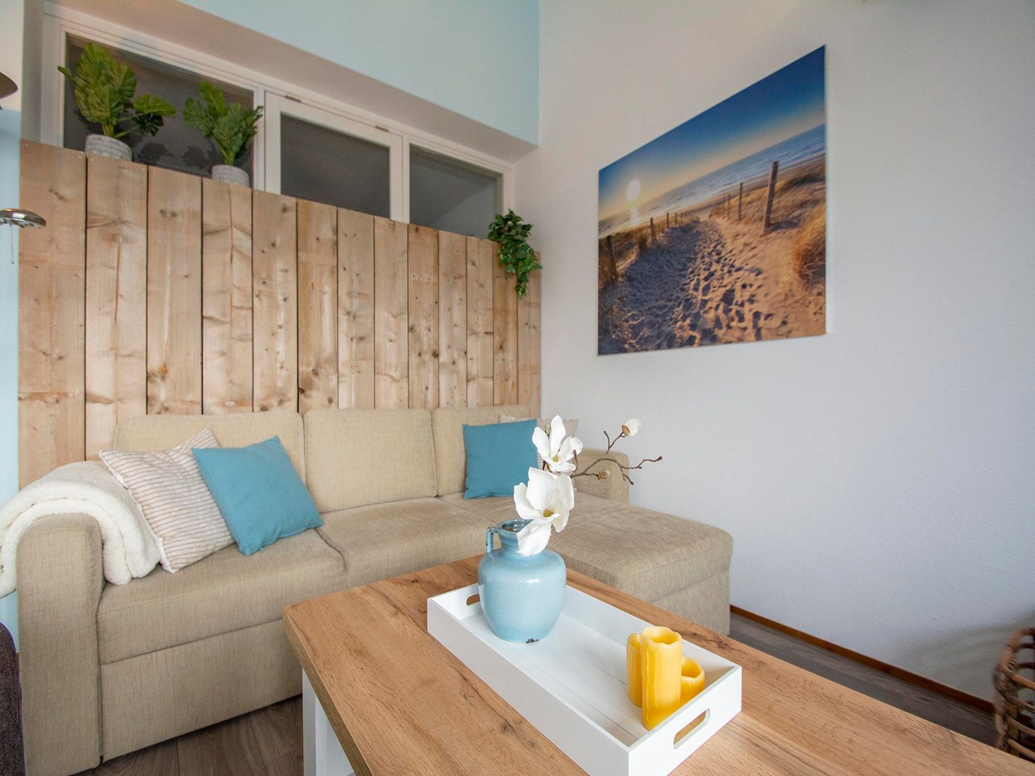 De woonkamer van Strandslag 215 in Julianadorp aan Zee