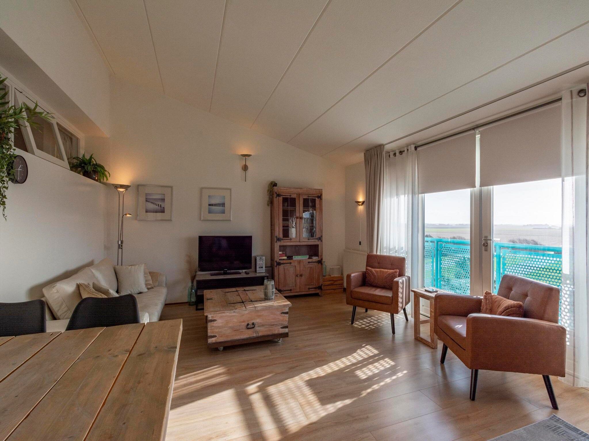 De woonkamer van Strandslag 217 in Julianadorp aan Zee