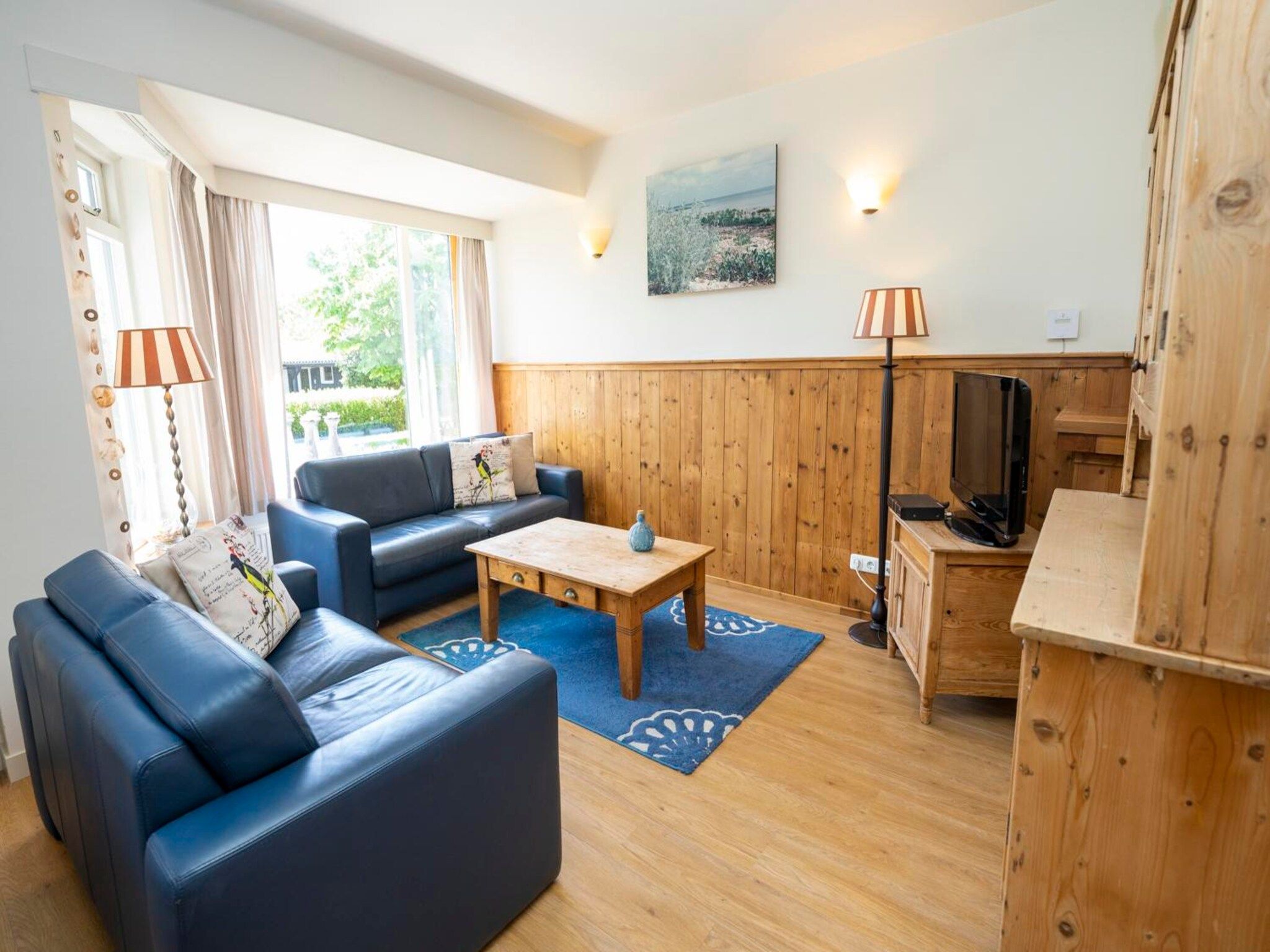 De woonkamer van Strandhuys Schelp in De Koog