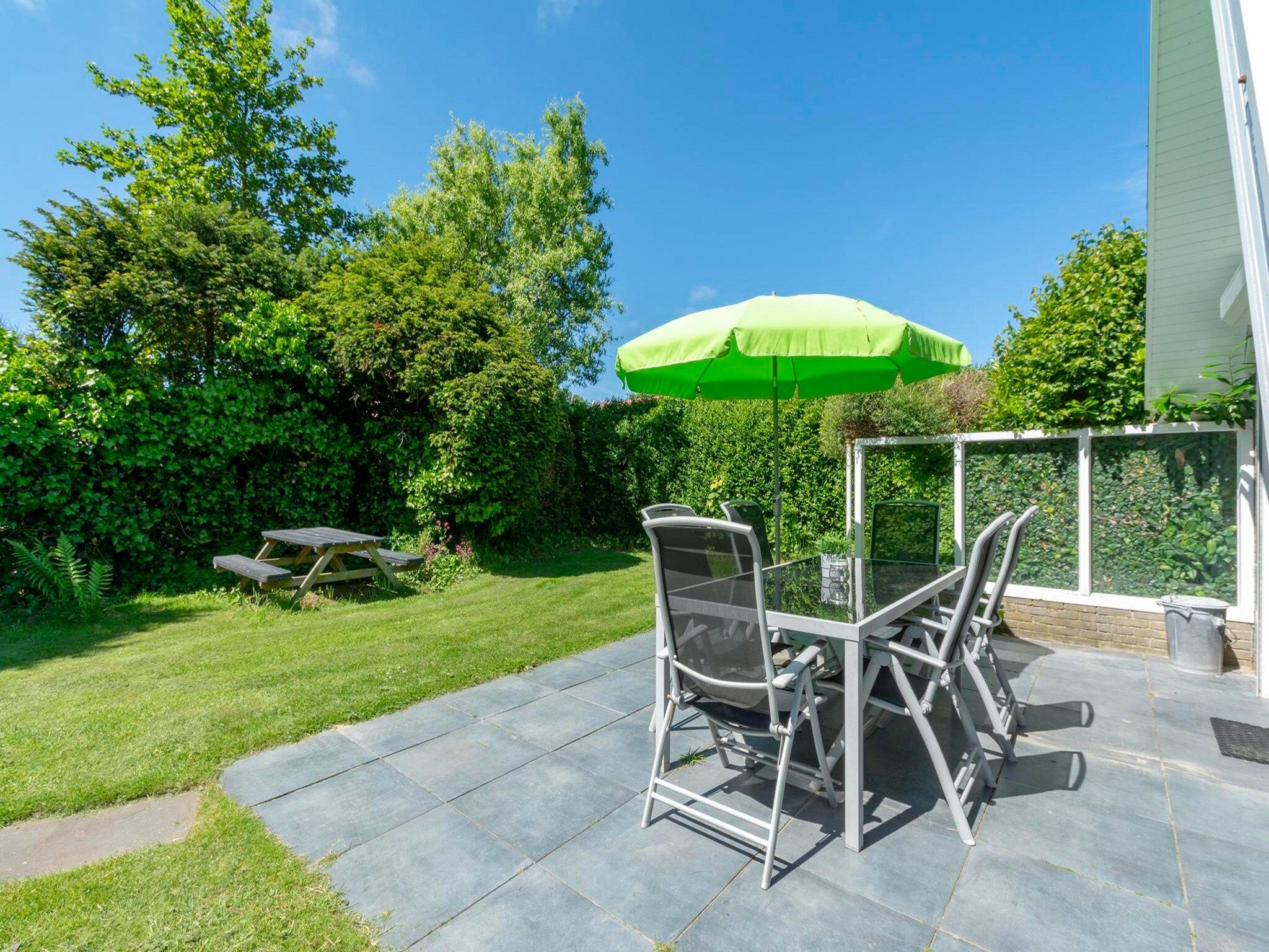 Het terras van Sandepark 165 in Groote Keeten