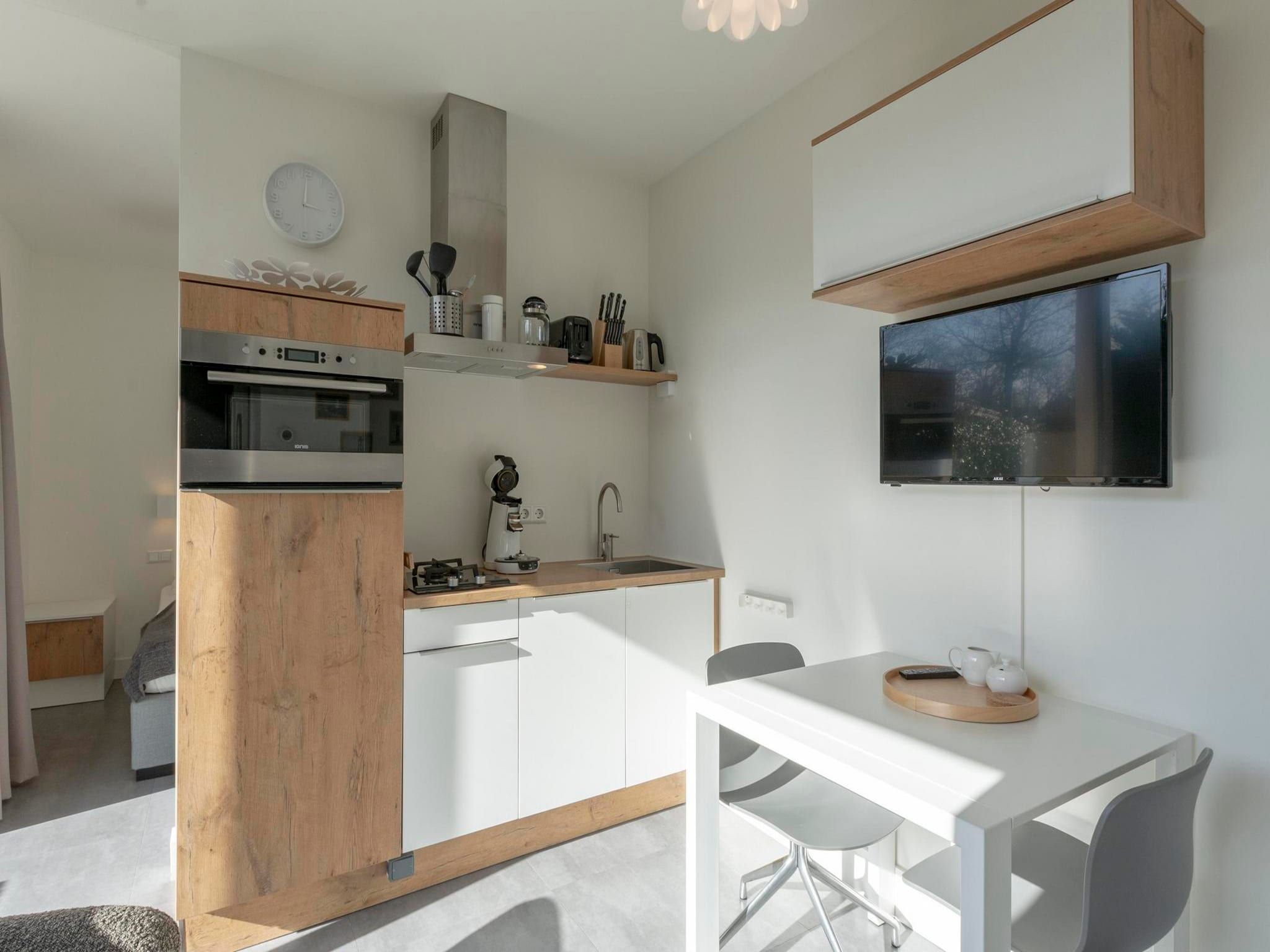 De keuken van Suite Uitwaayer in Sint Maartensvlotbrug