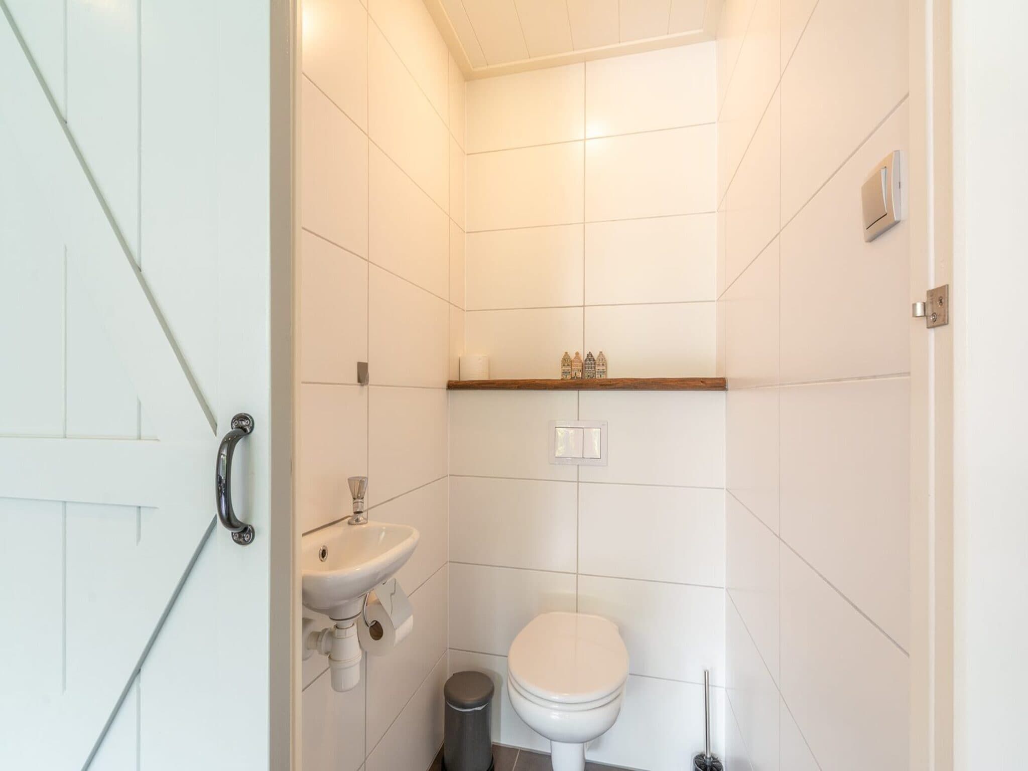 De badkamer van Garnekuul 13 in Callantsoog