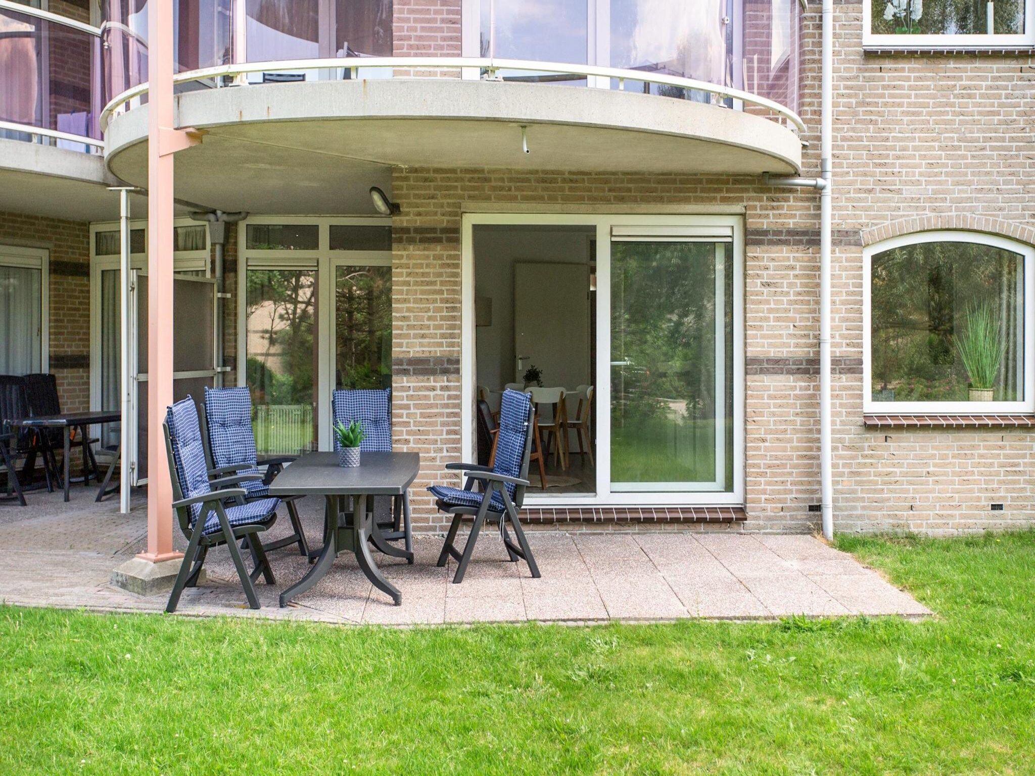 Het terras van Résidence Juliana 57 in Julianadorp aan Zee