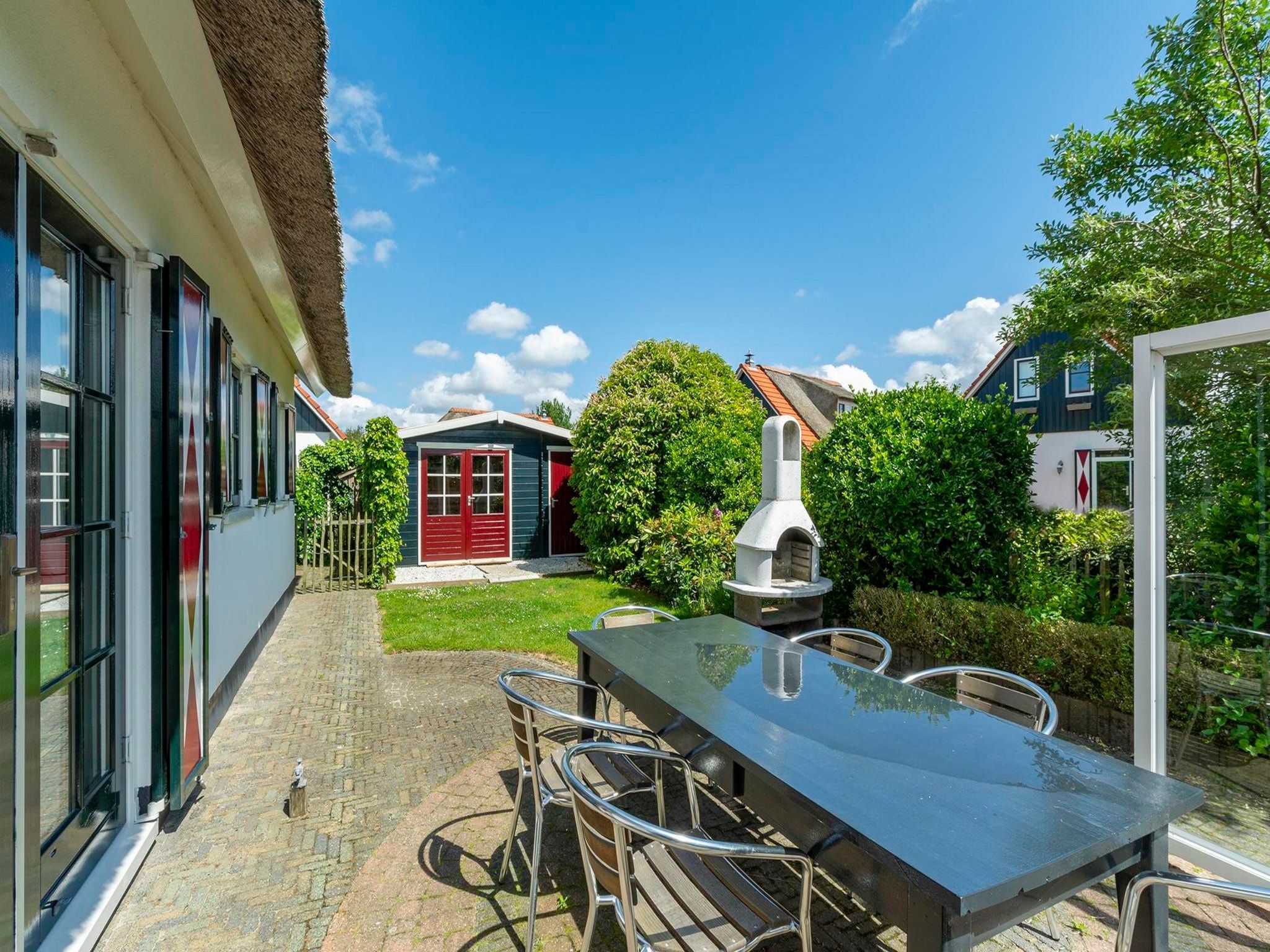 Het terras van De Buitenplaats 62 in Callantsoog