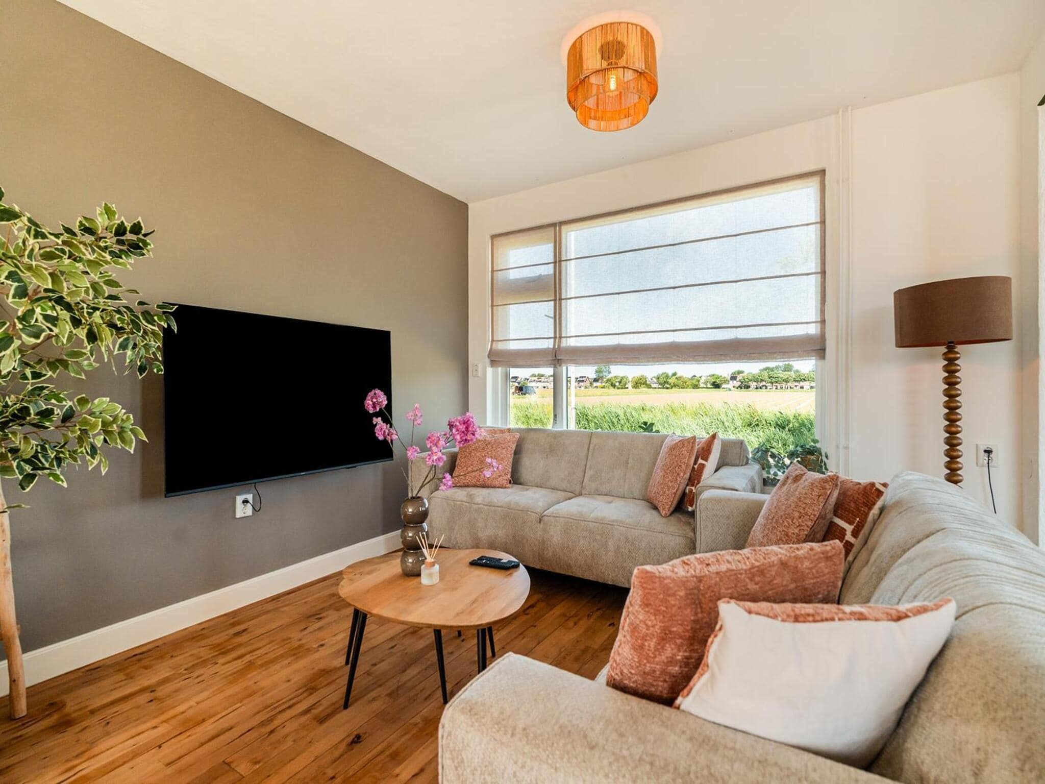 De woonkamer van Villa Zuidwester in Callantsoog