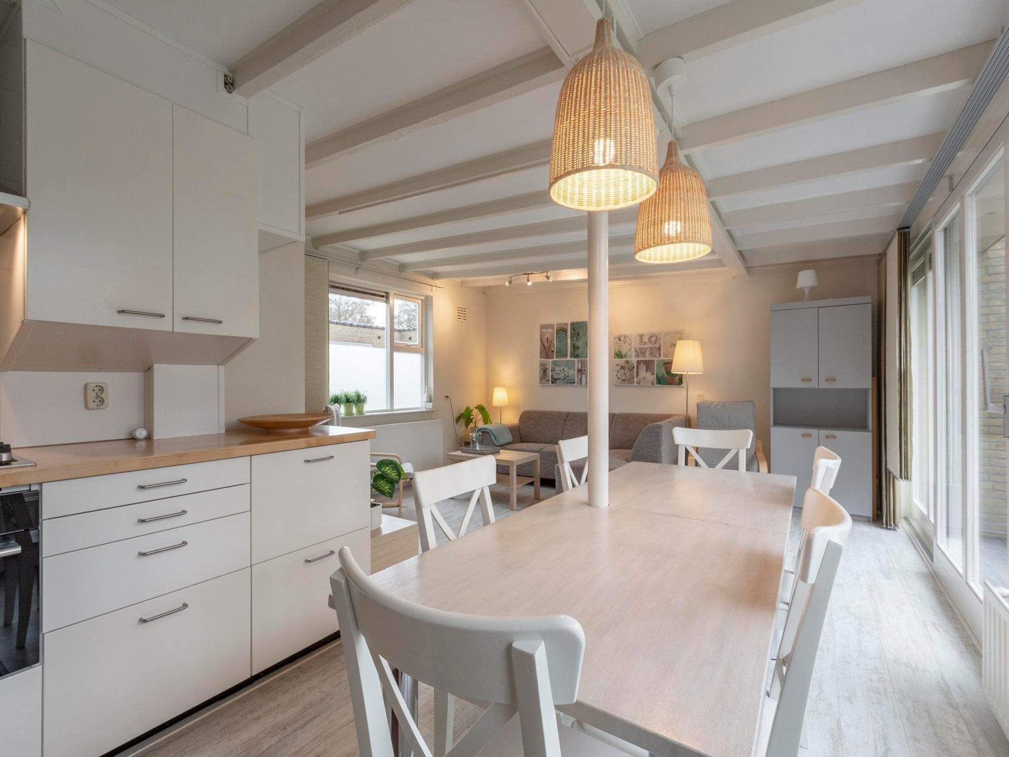 De eetkamer van Duinland 181 in Sint Maartenszee