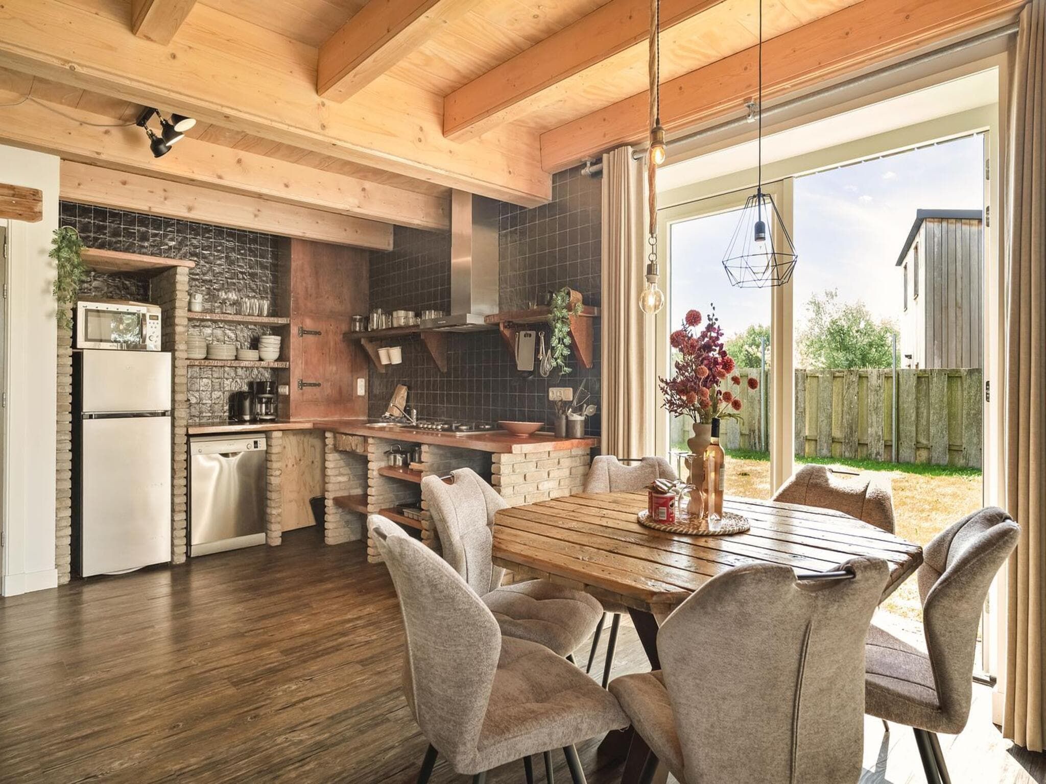De eetkamer van Vossehoeck 3 in Callantsoog