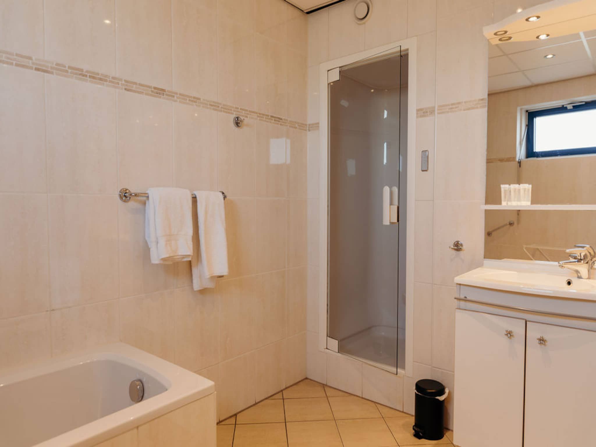 De badkamer van De Vlijt - First class B in De Cocksdorp