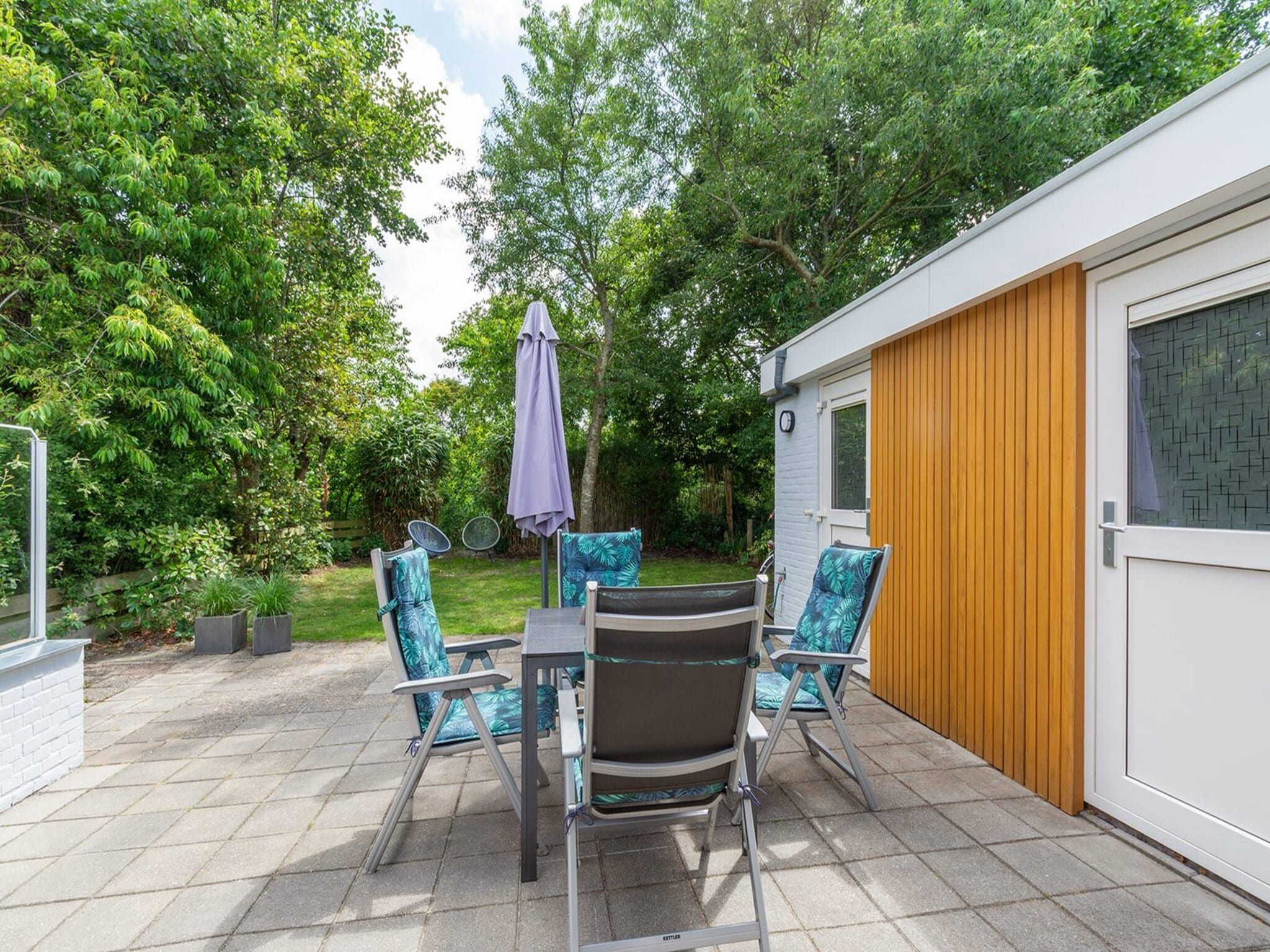 Het terras van Garnekuul 49 in Callantsoog