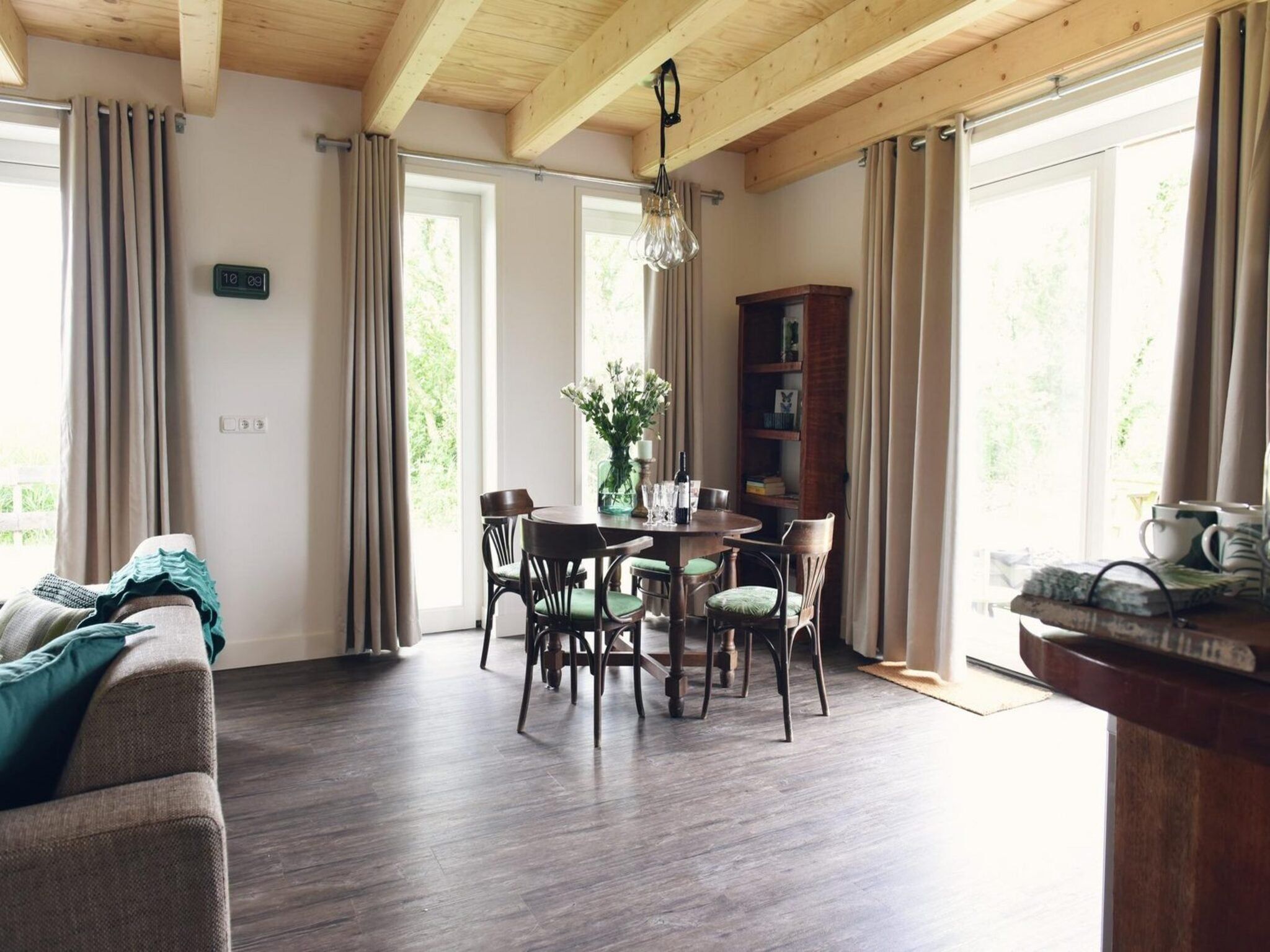 De woonkamer van Vossehoeck 4 in Callantsoog