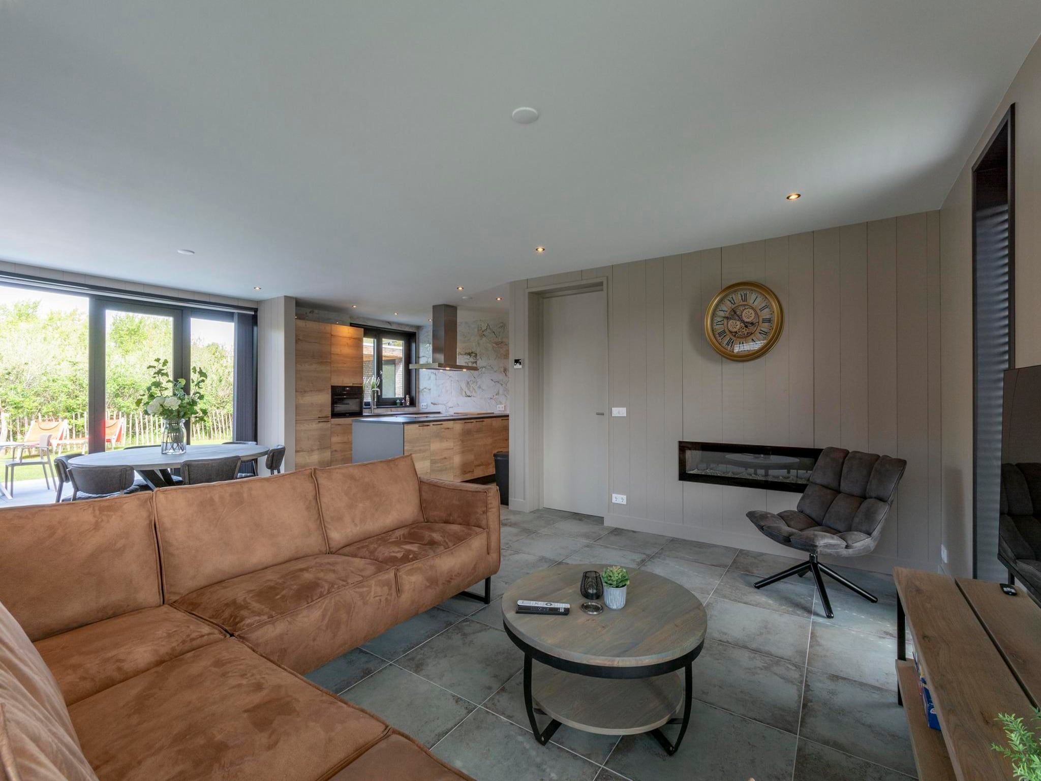 De woonkamer van Wellness Villa Lotje in Julianadorp aan Zee