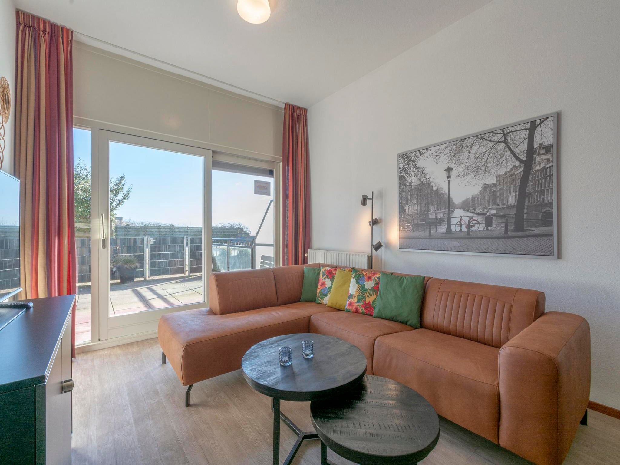 De woonkamer van Wijde Blick 103 in Callantsoog